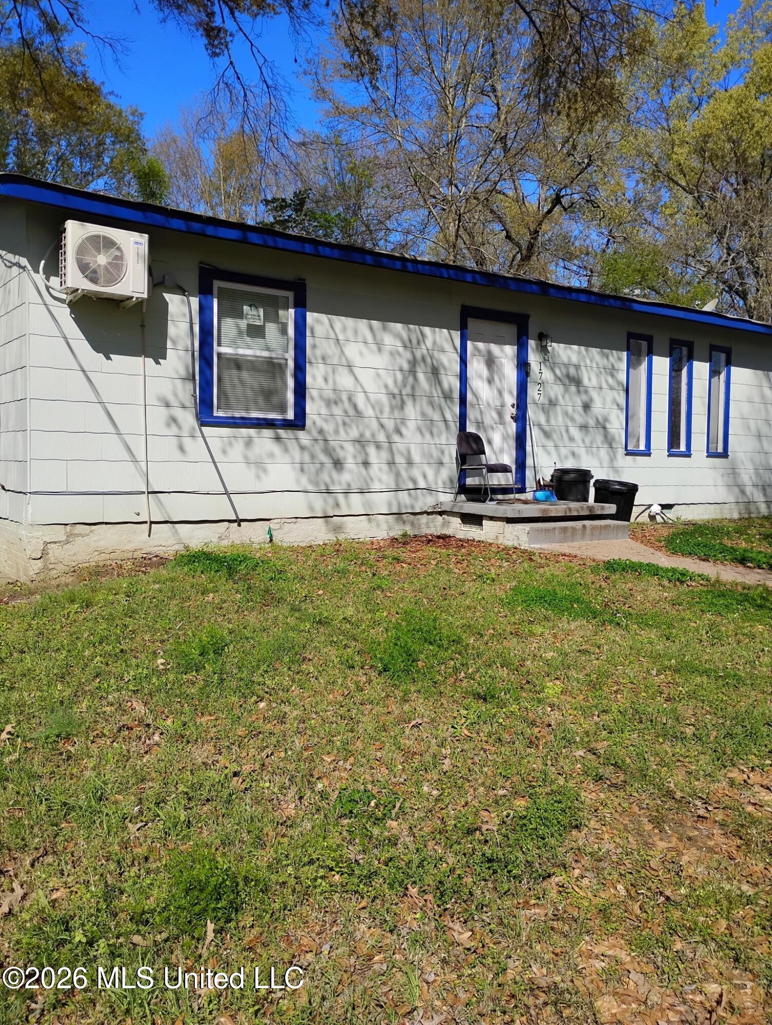 1727 Dixie Drive — photo