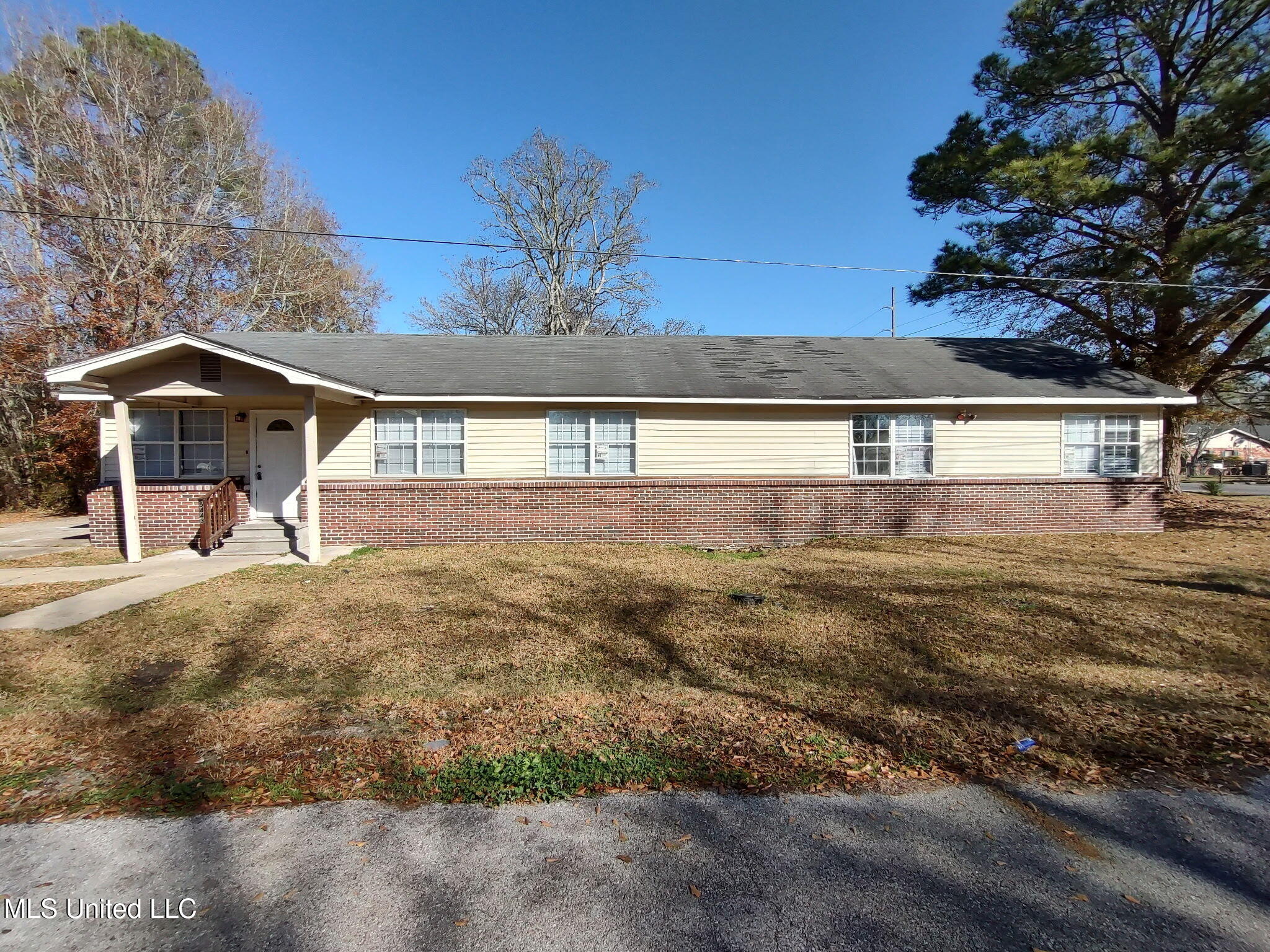 5443 Hubert Street — photo