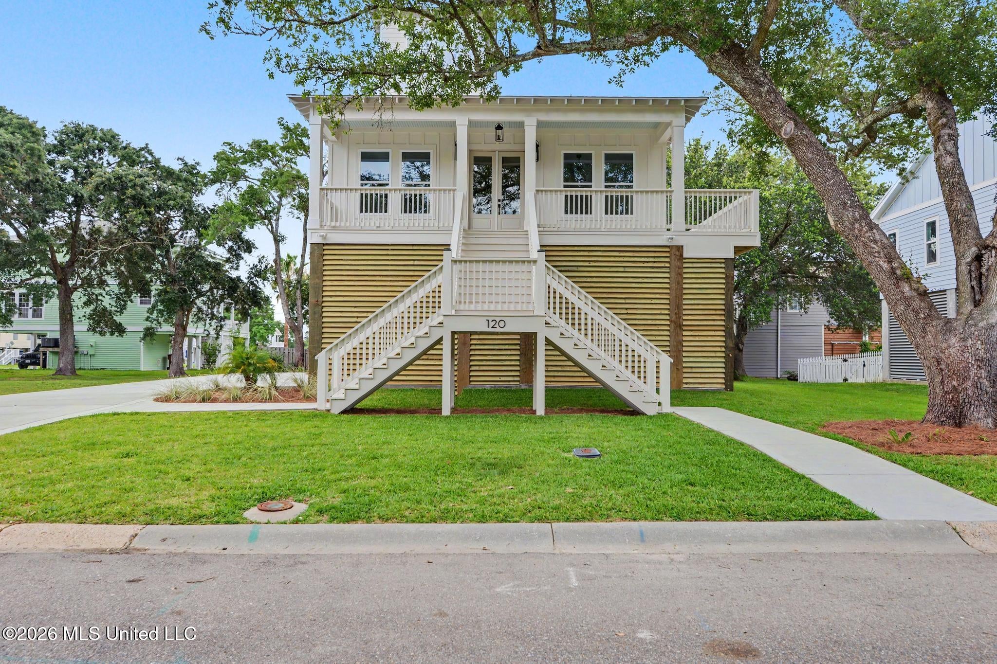 120 Beachview Drive — photo