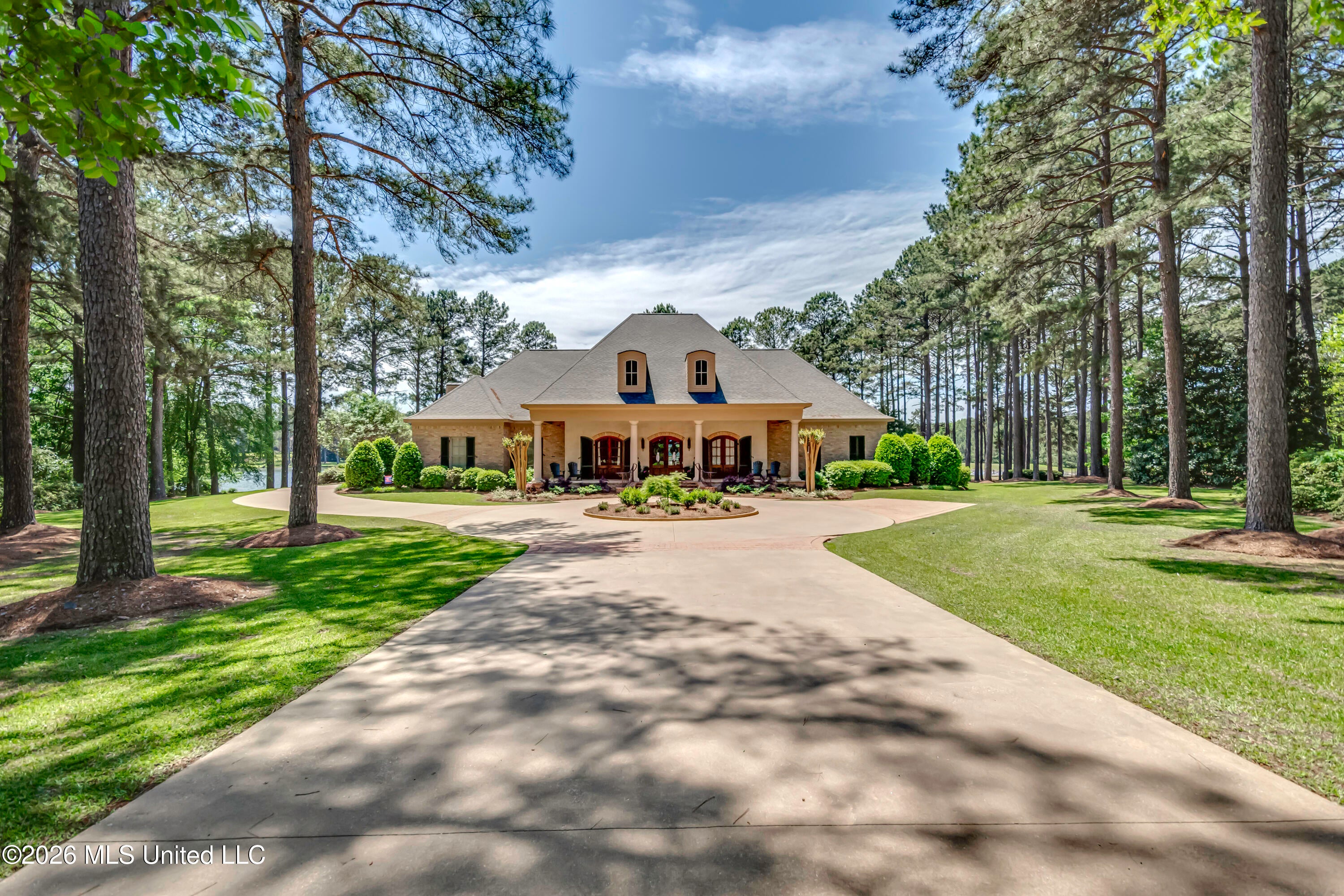 121 Johnstone Drive — photo