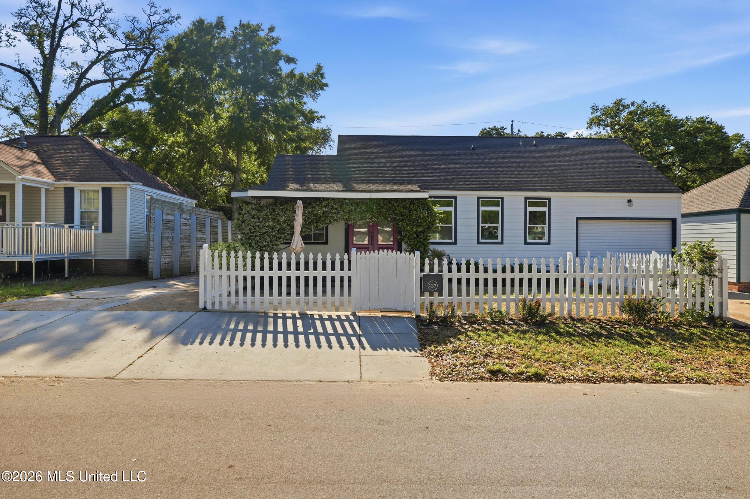 137 Keesler Circle — photo