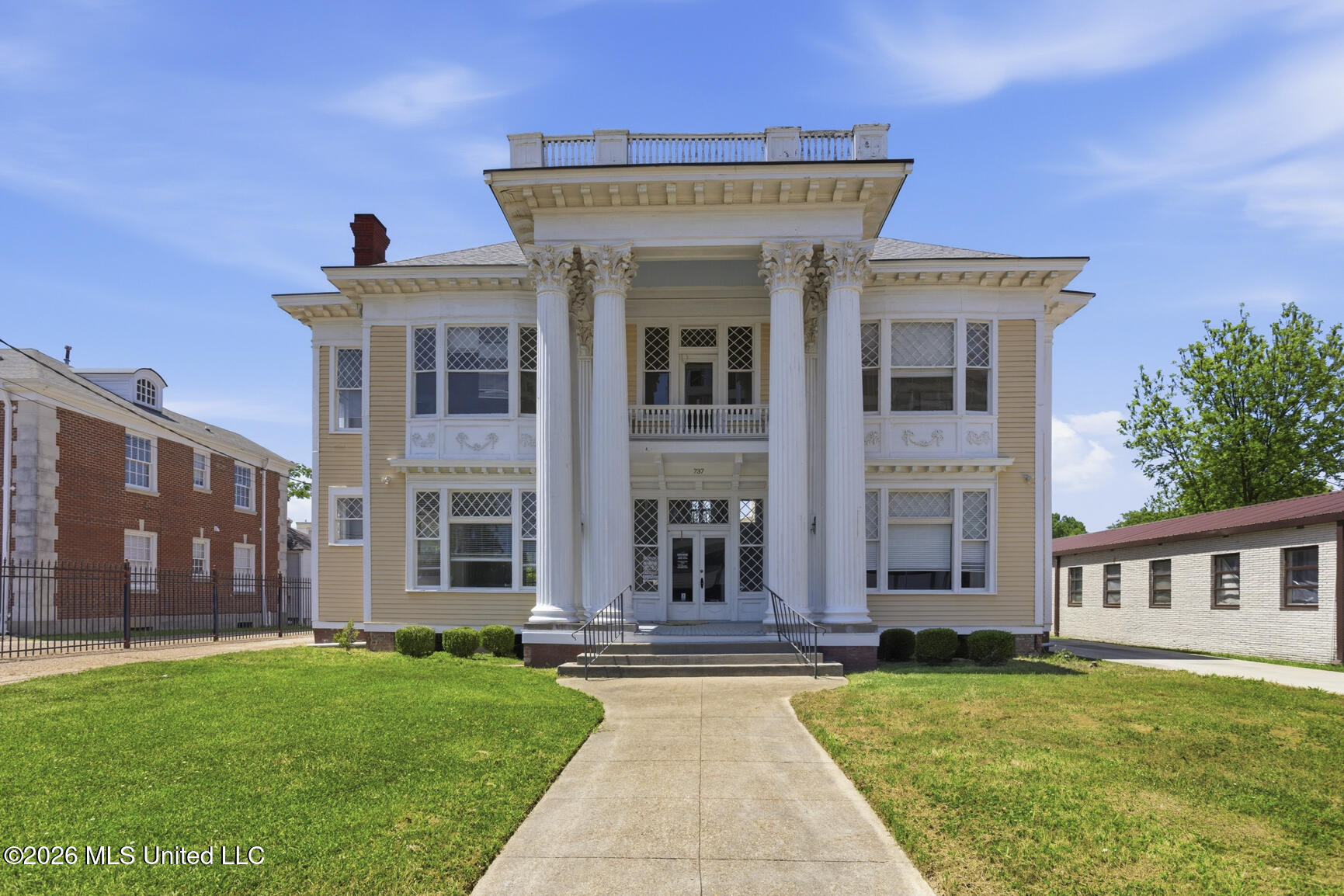 737 N State Street — photo
