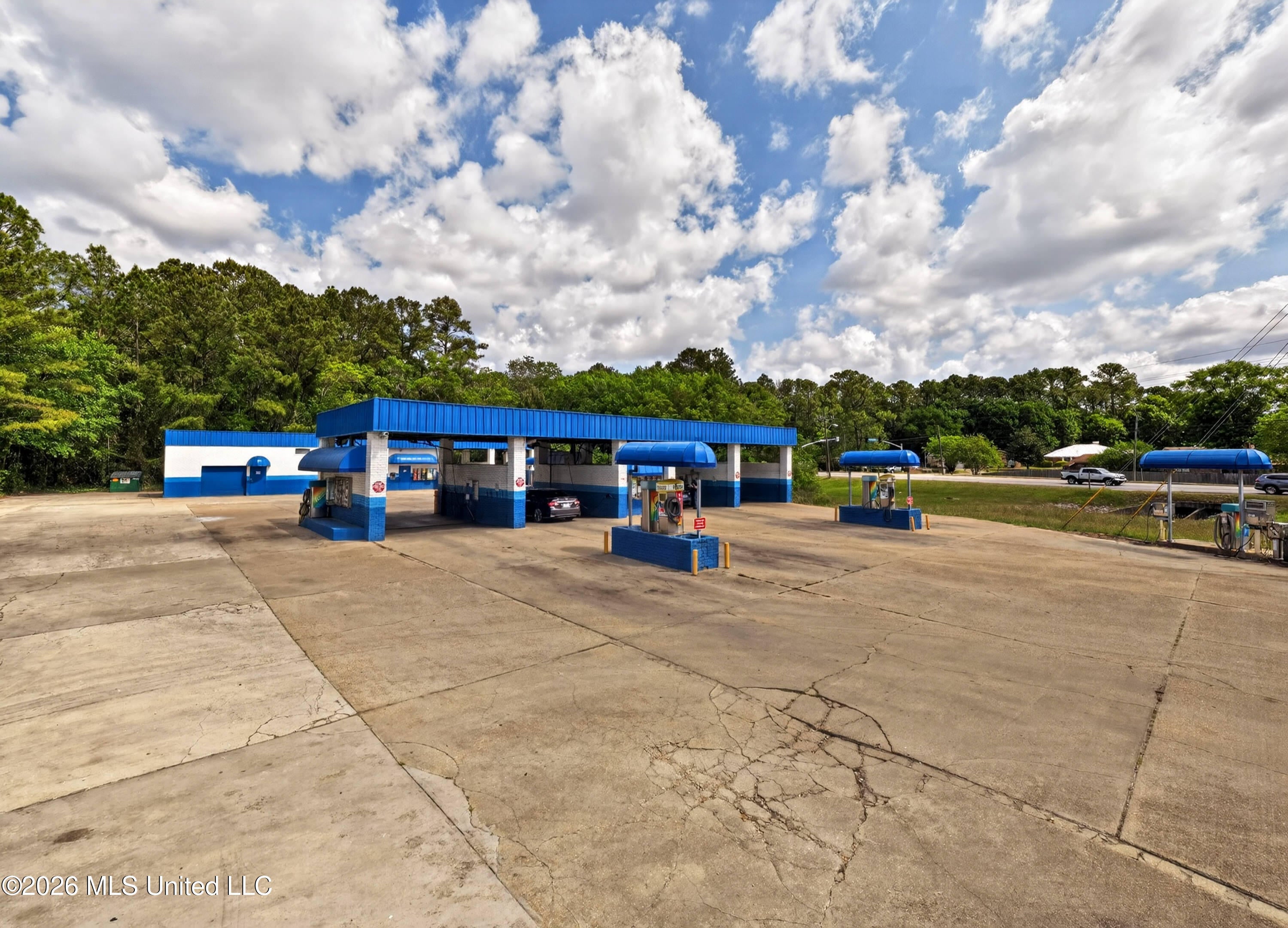 3901 Dolphin Drive — photo