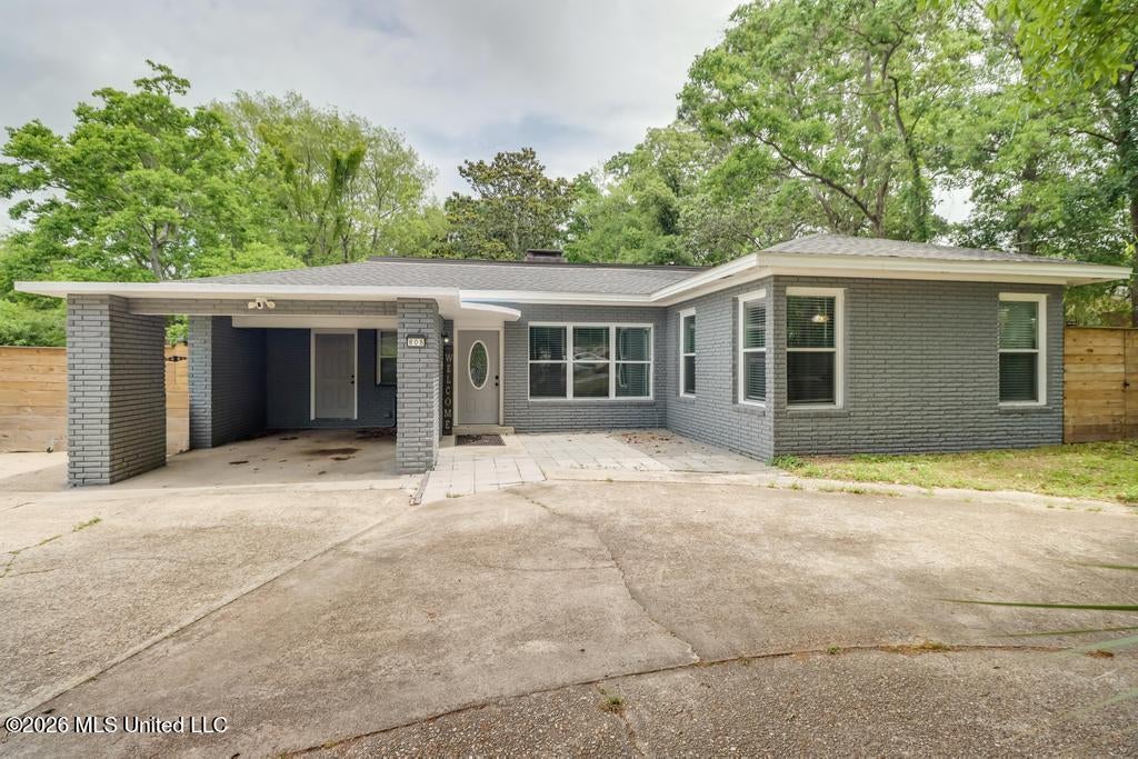 808 Courthouse Road — photo