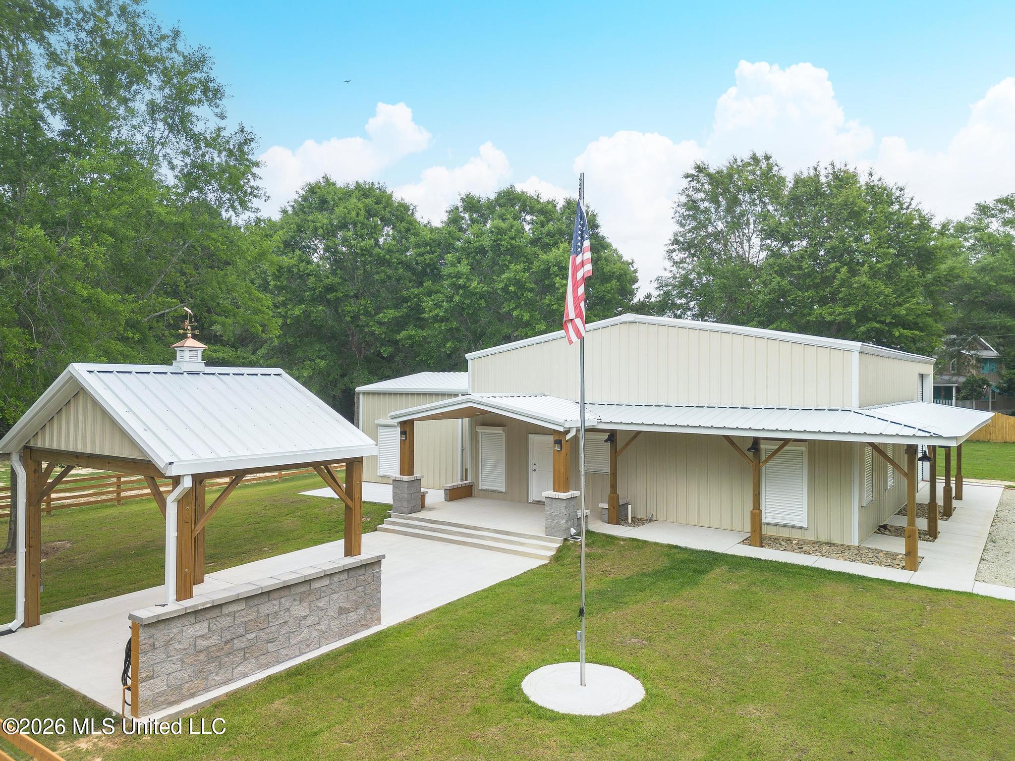 8190 Lake Cypress Drive — photo