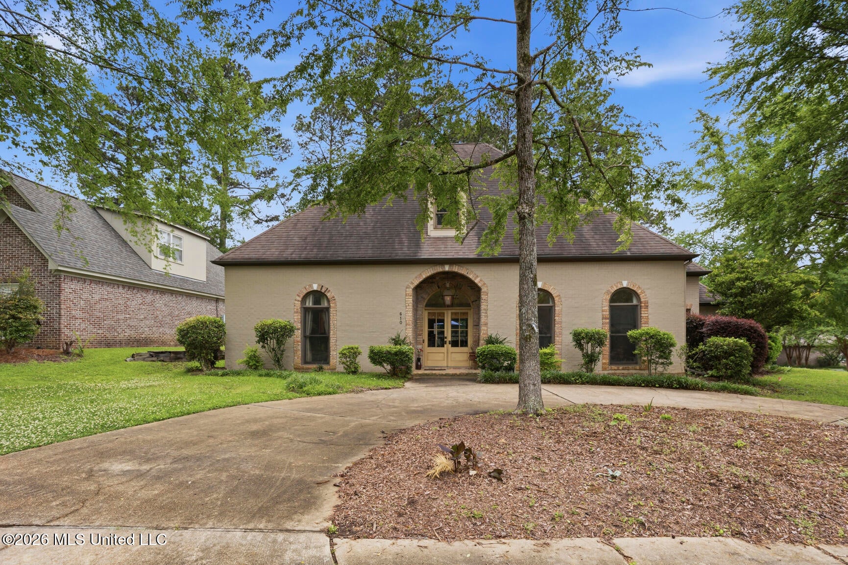 610 Abbots Lane — photo