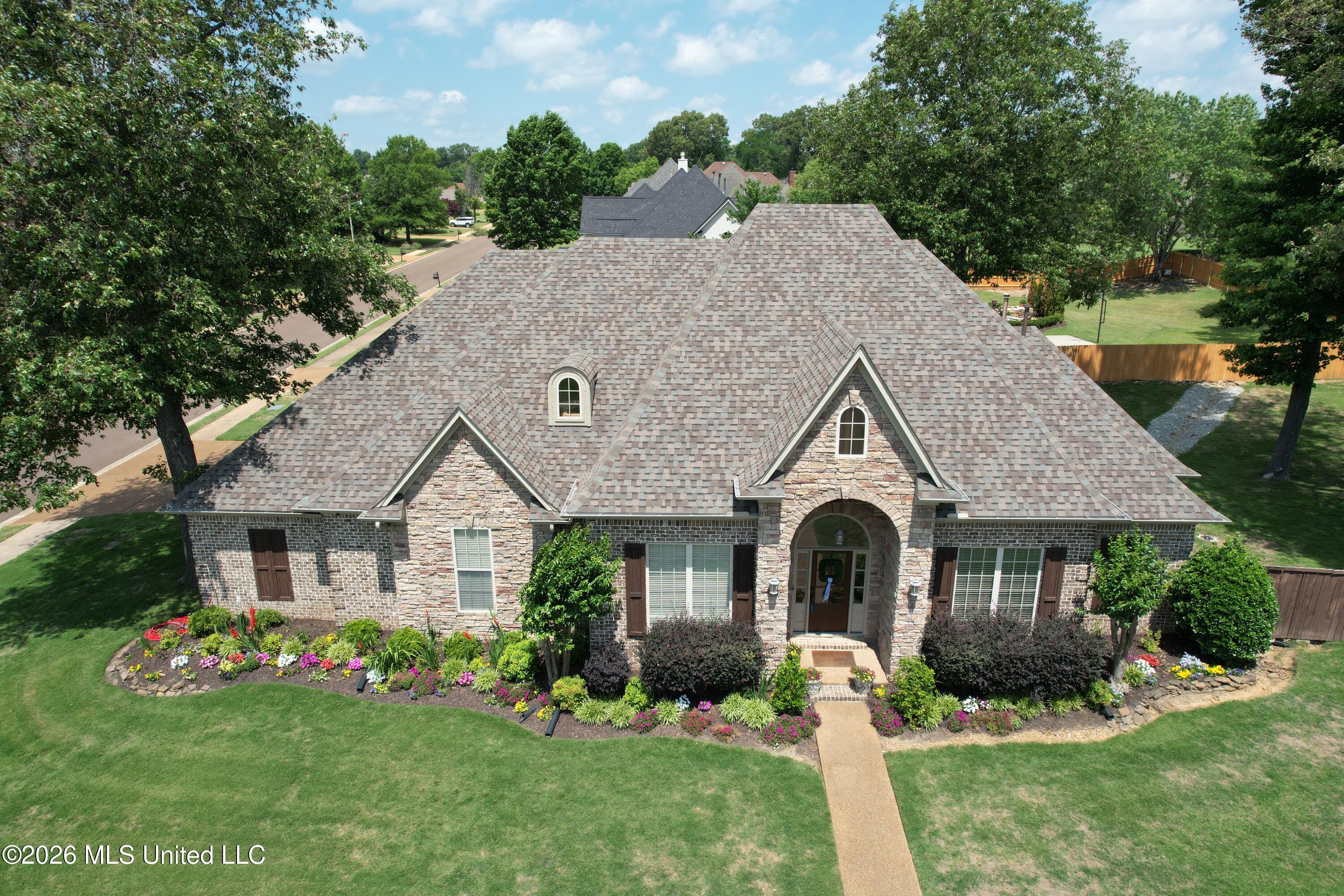 1435 Hillshire Road — photo