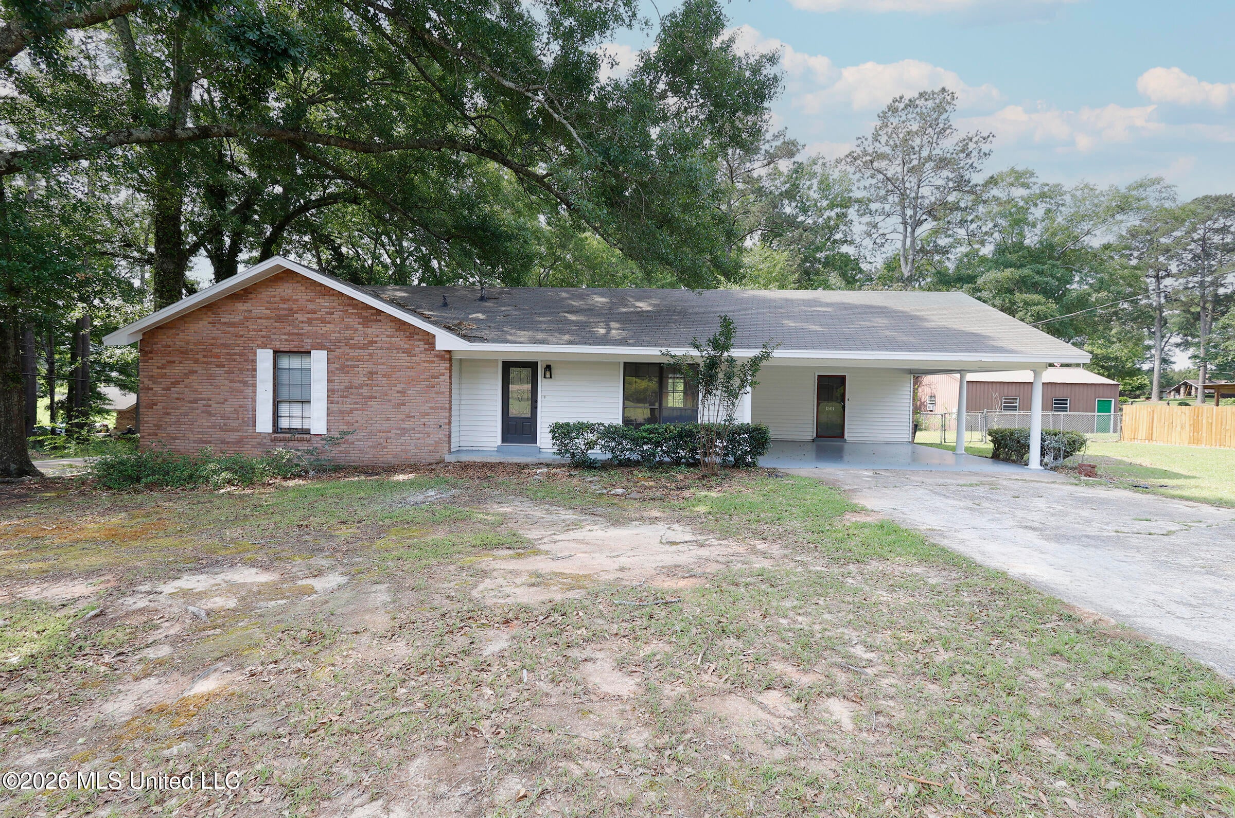1501 Pioneer Drive — photo
