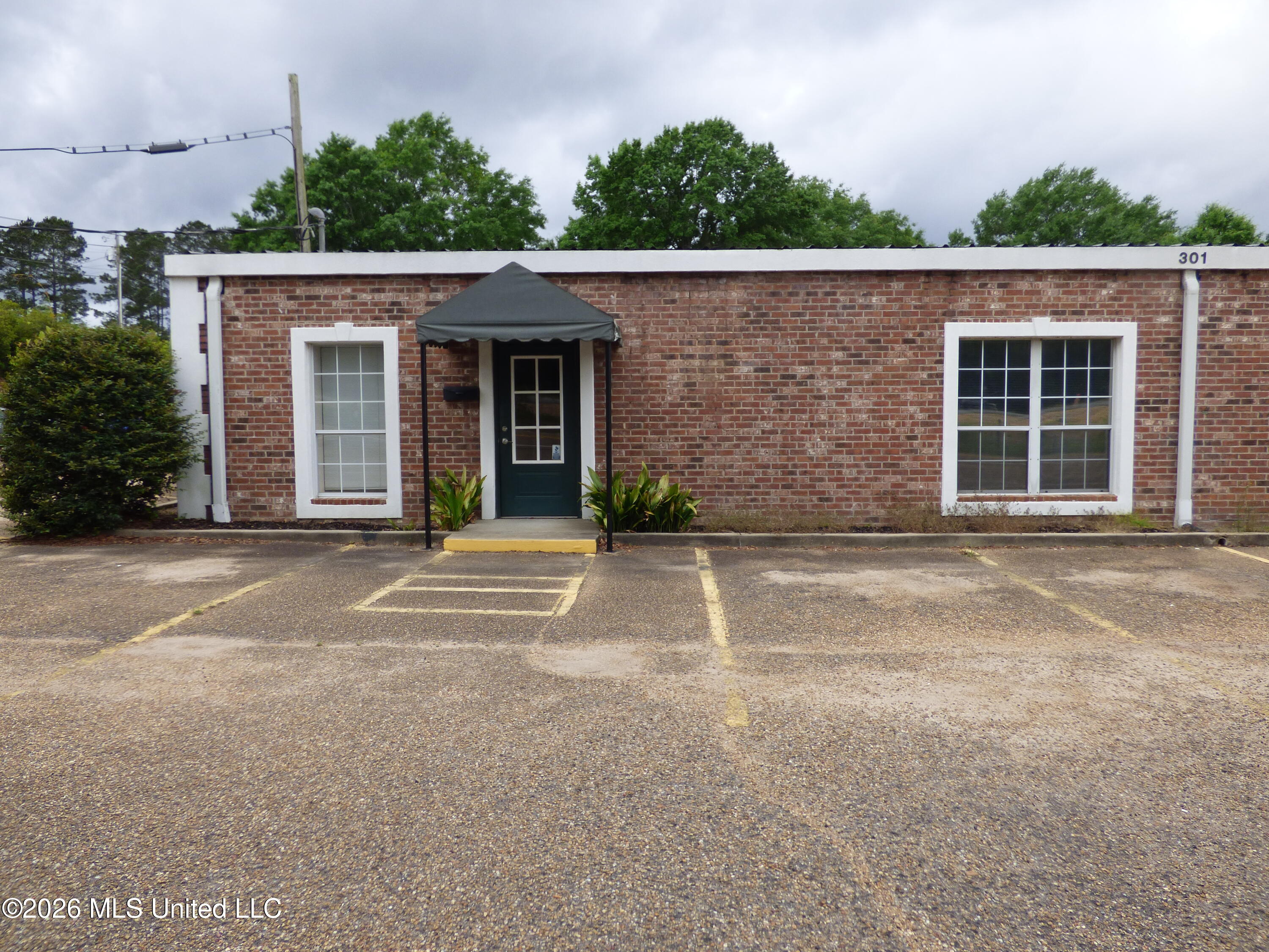301 Apache Drive — photo