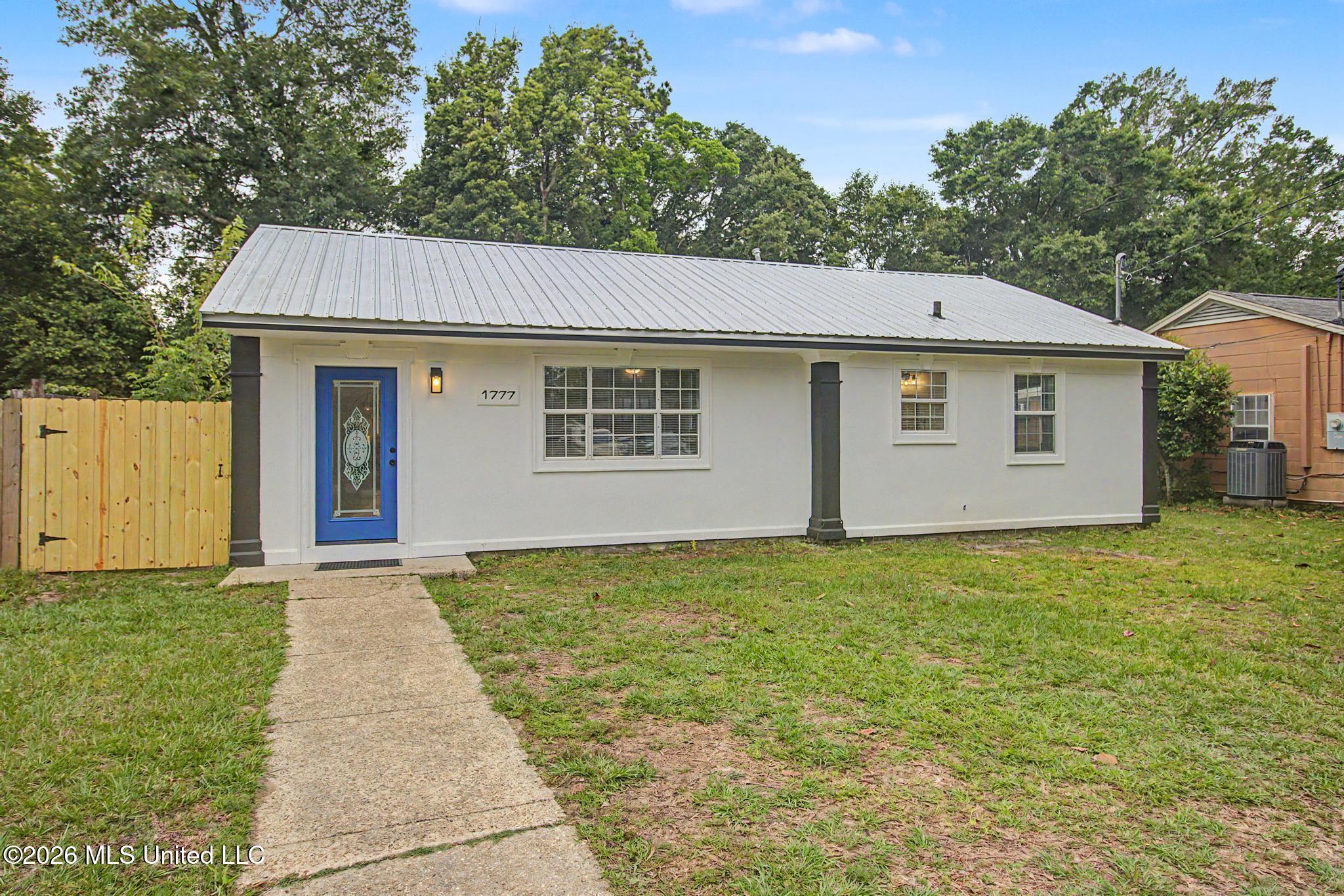 1777 Vaughn Street — photo