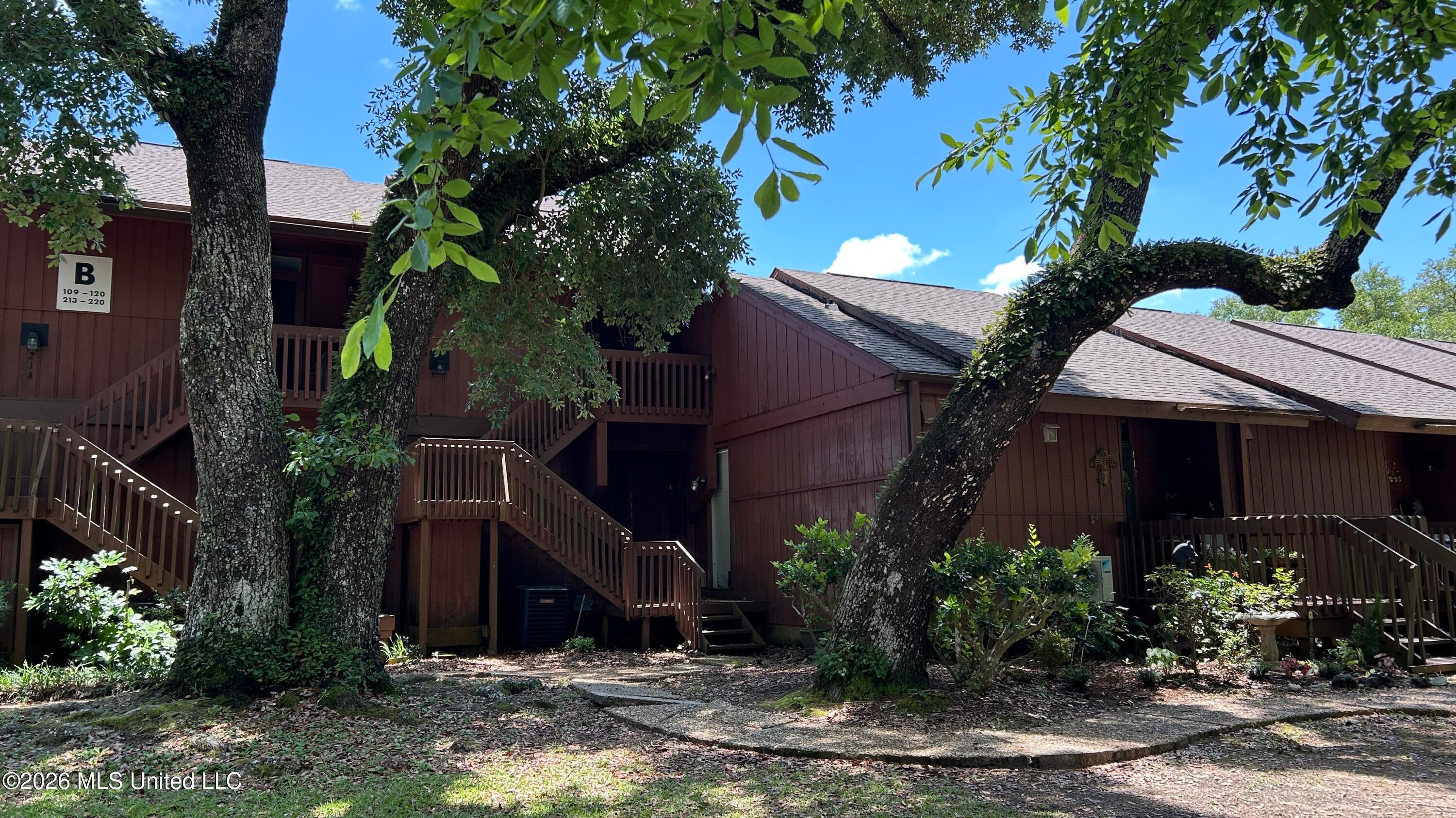113 Lakeside Villa — photo