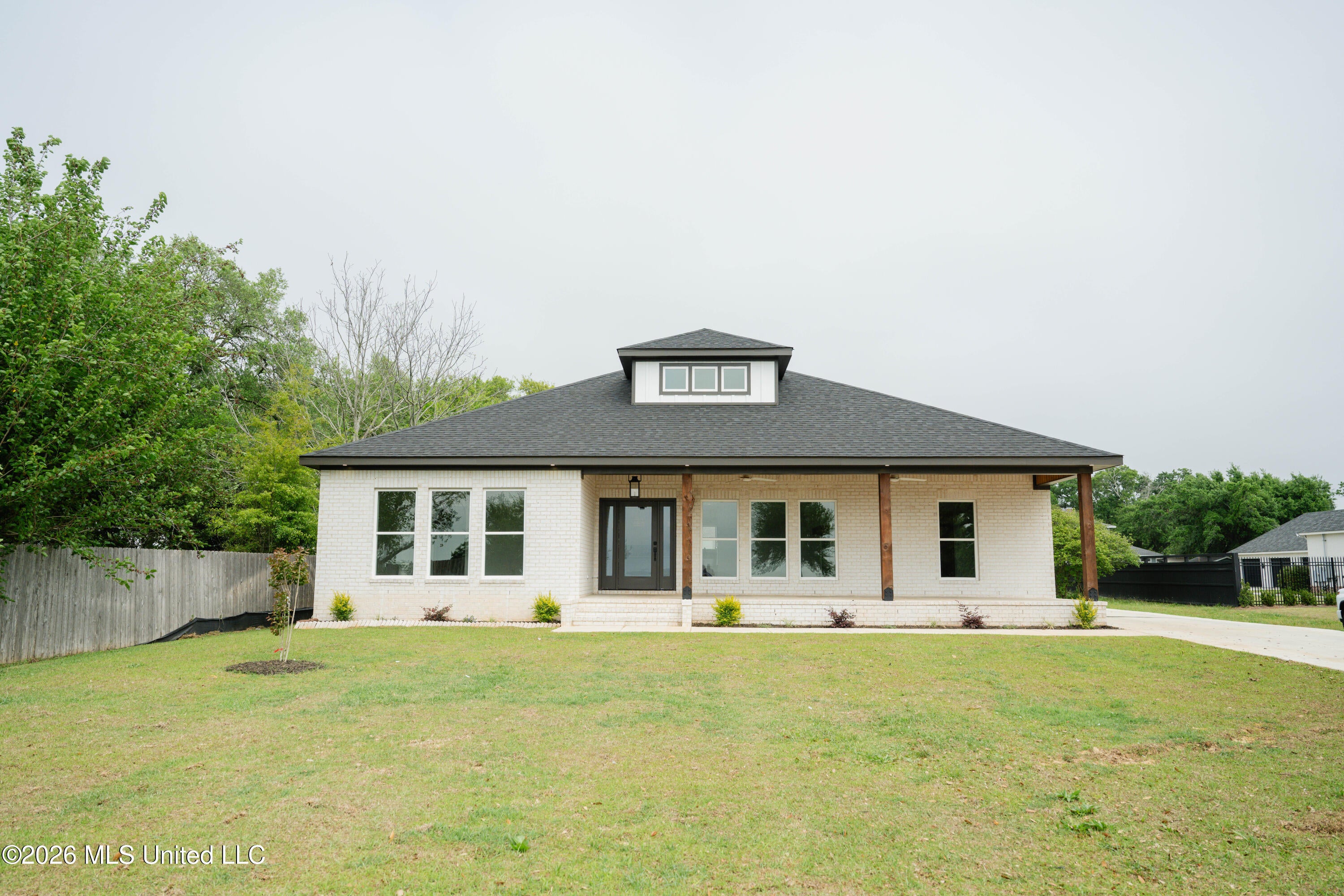 1416 E Beach Boulevard — photo