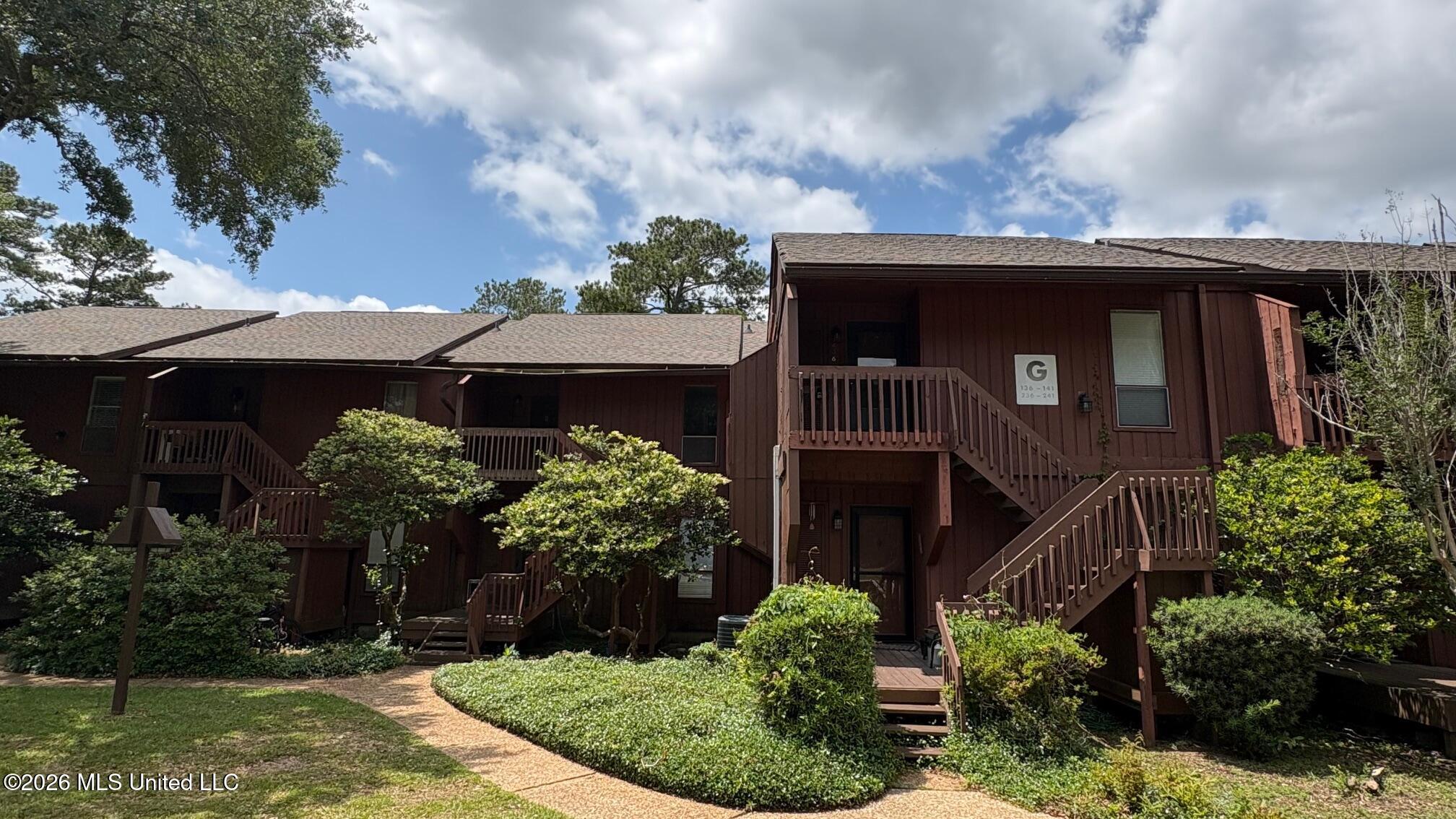 239 Lakeside Villa — photo