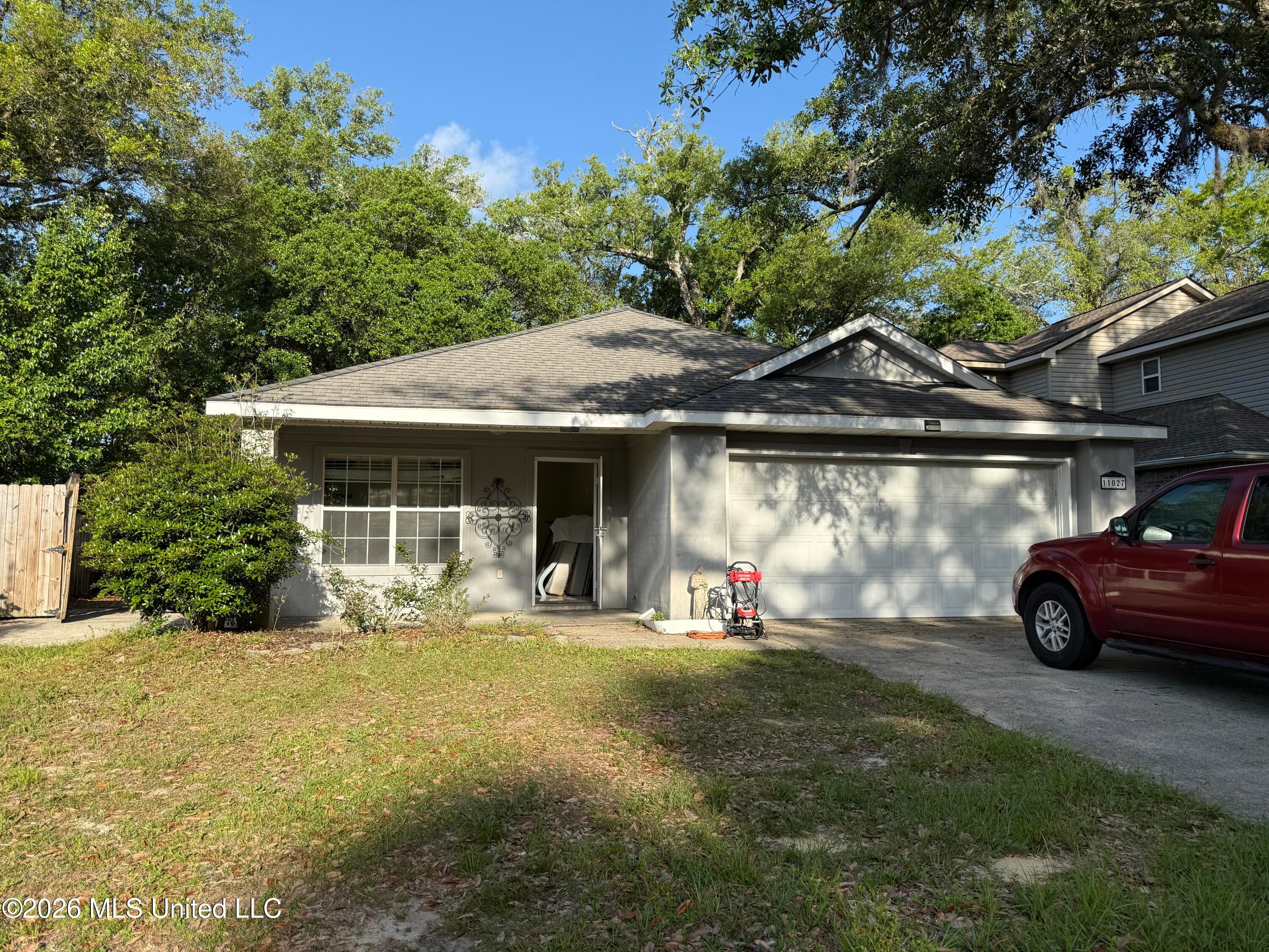 11027 Oakcrest Drive — photo