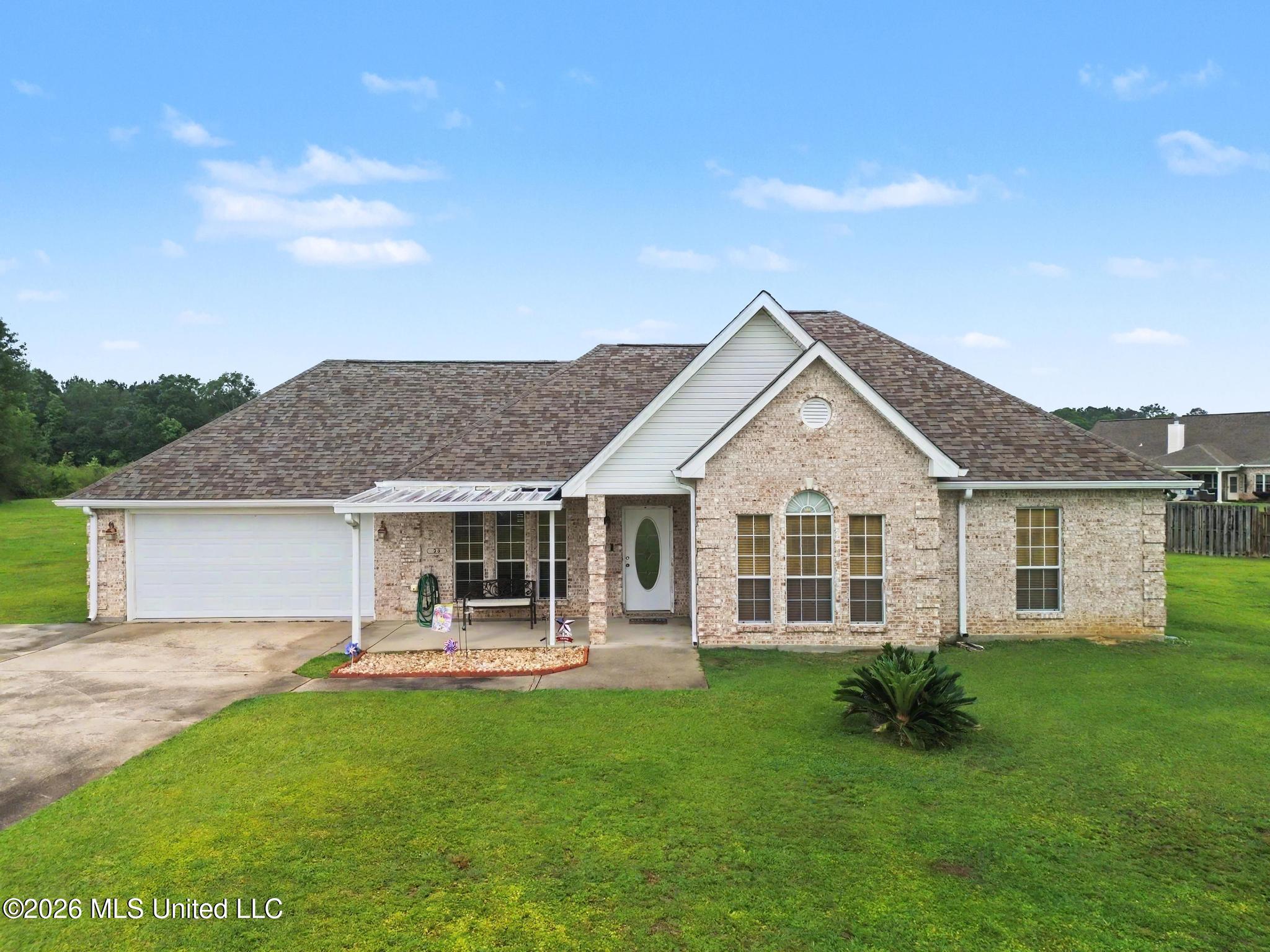 25 Apache Drive — photo