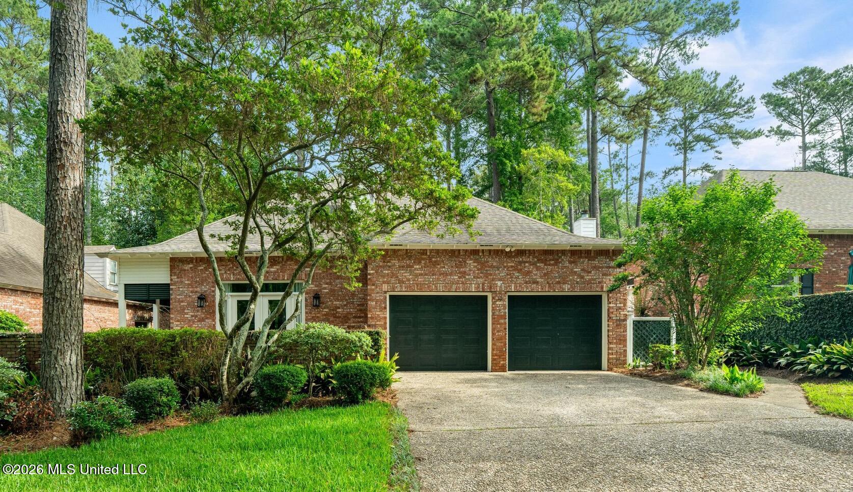 10 Moss Point Road — photo