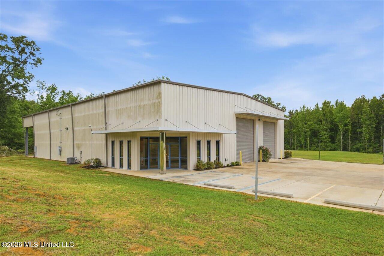 1505 Industrial Drive — photo