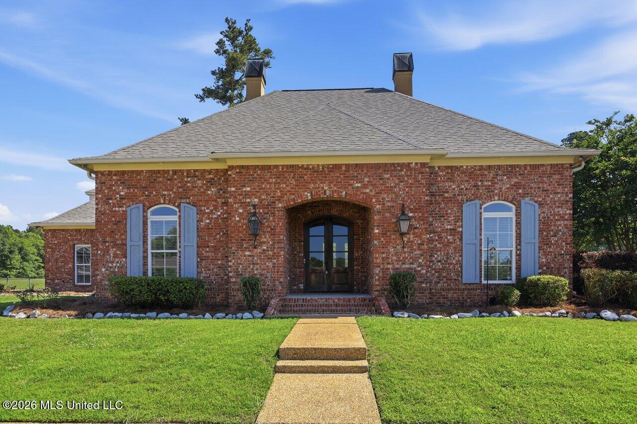 100 Grandeur Drive — photo