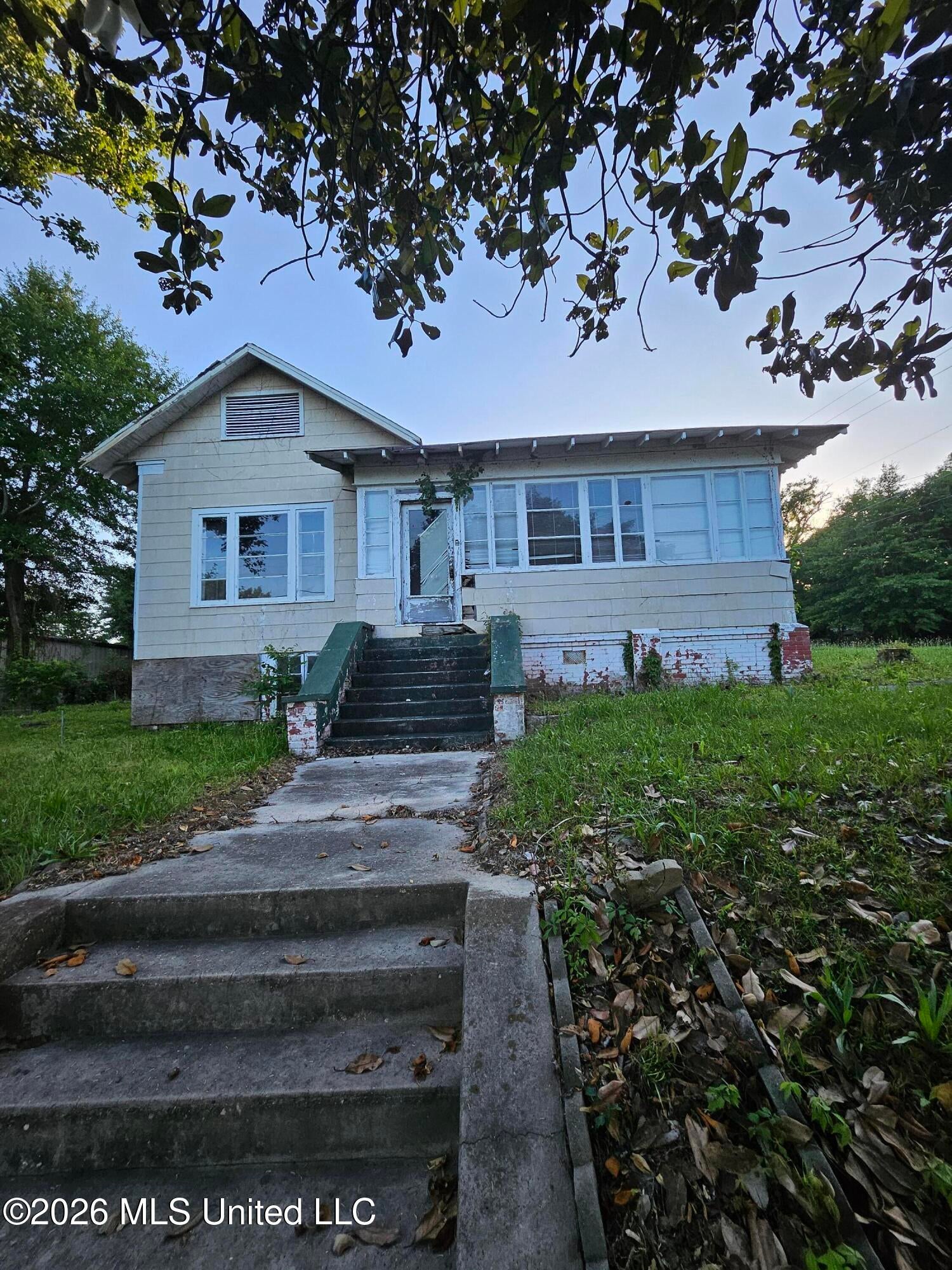 604 S Broadway Street — photo