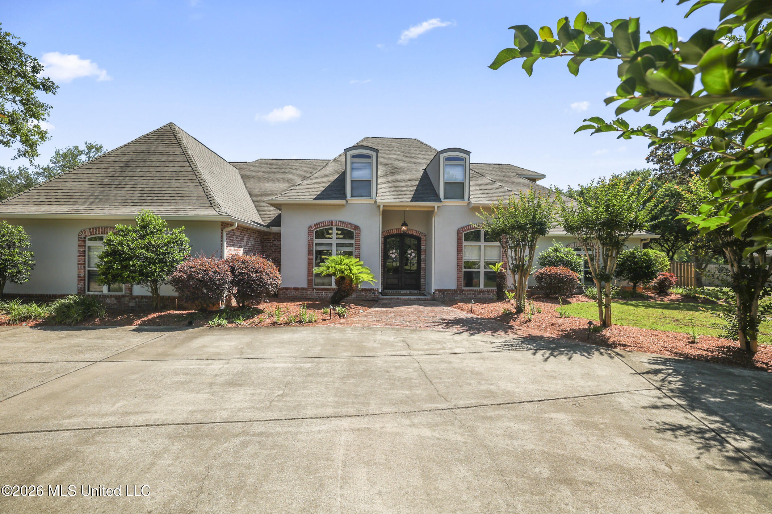 1914 Shelby Lane — photo