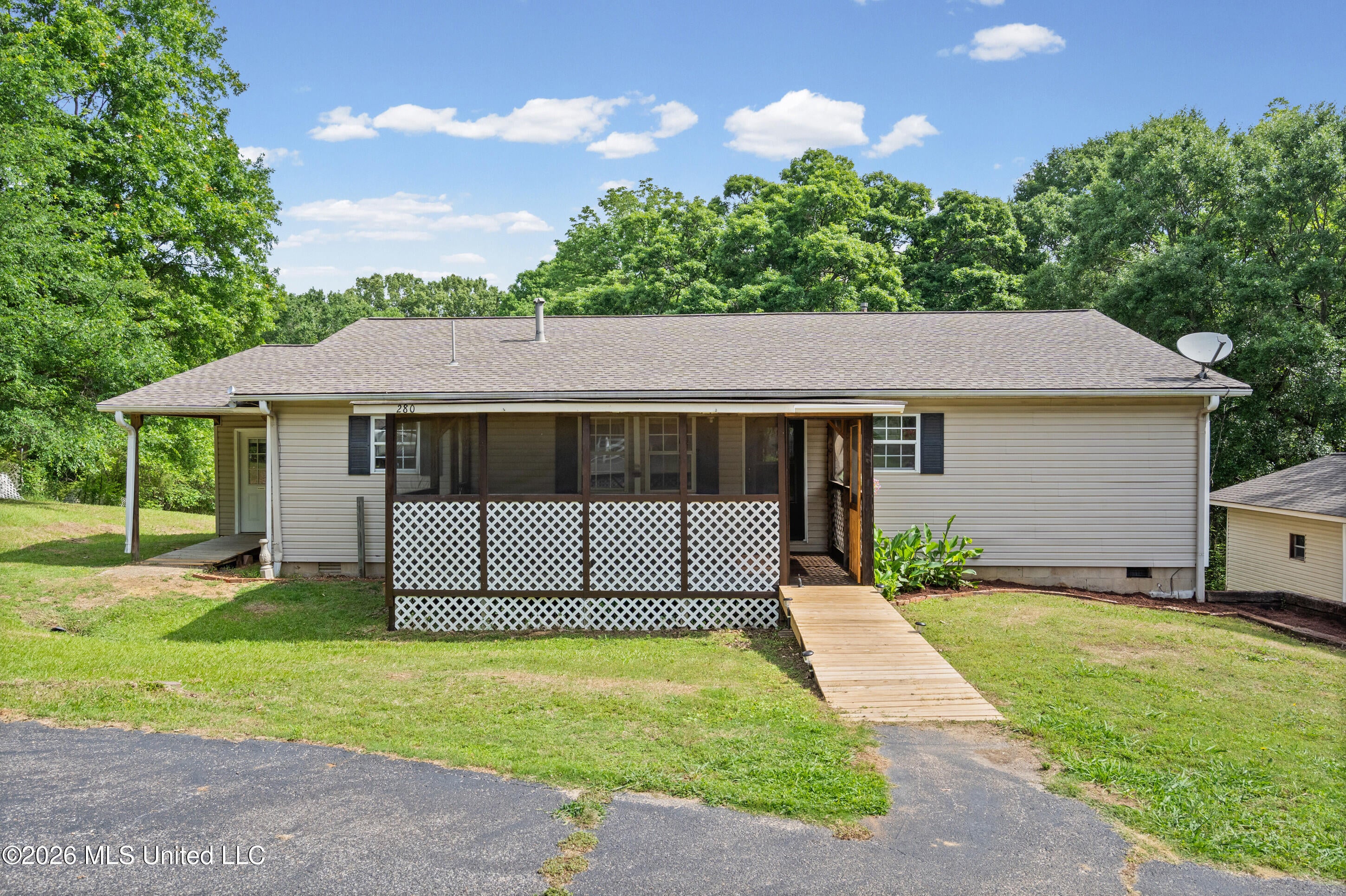 280 Thunderbird Drive — photo