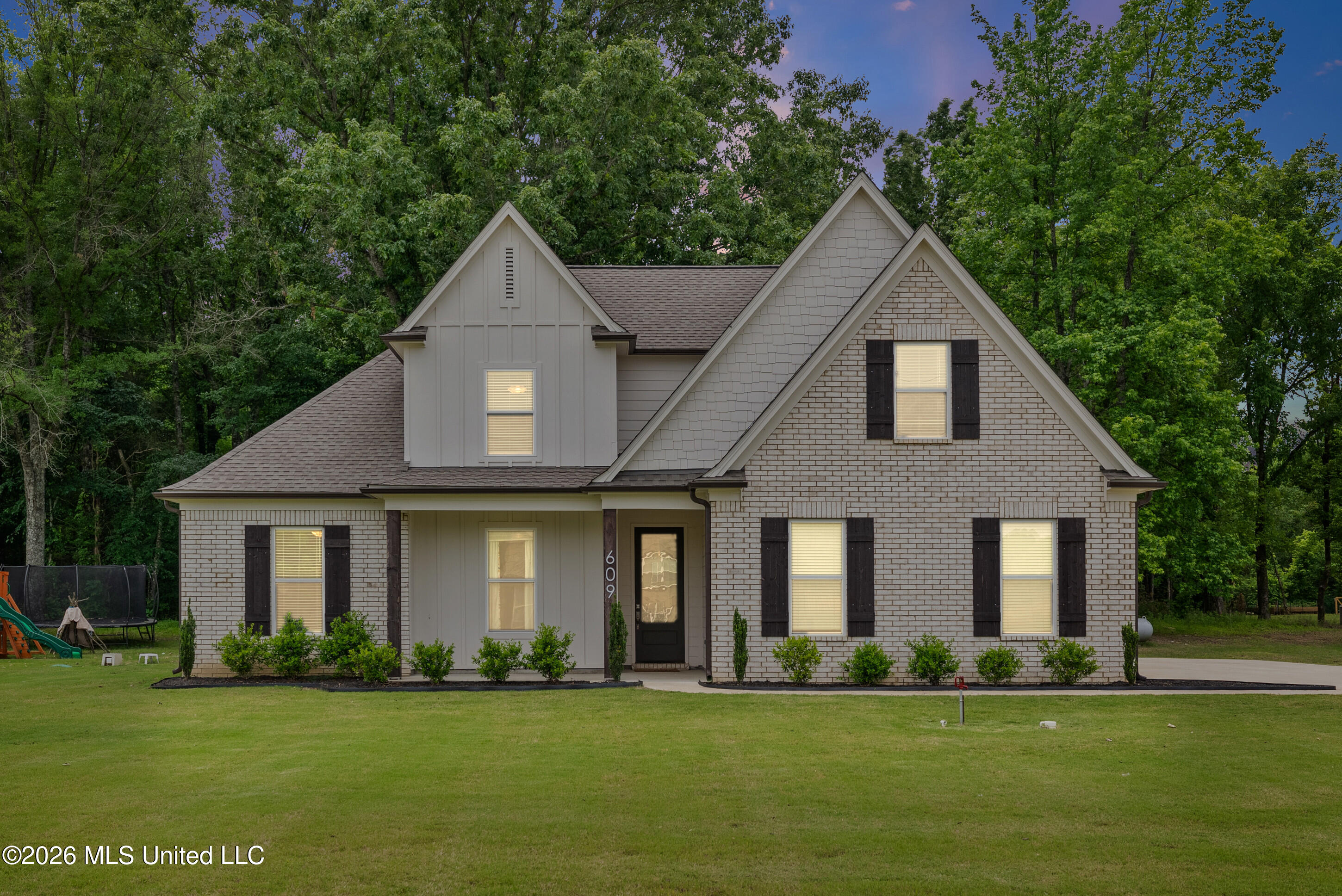 609 Centerline Roper Loop, Byhalia, MS 38611