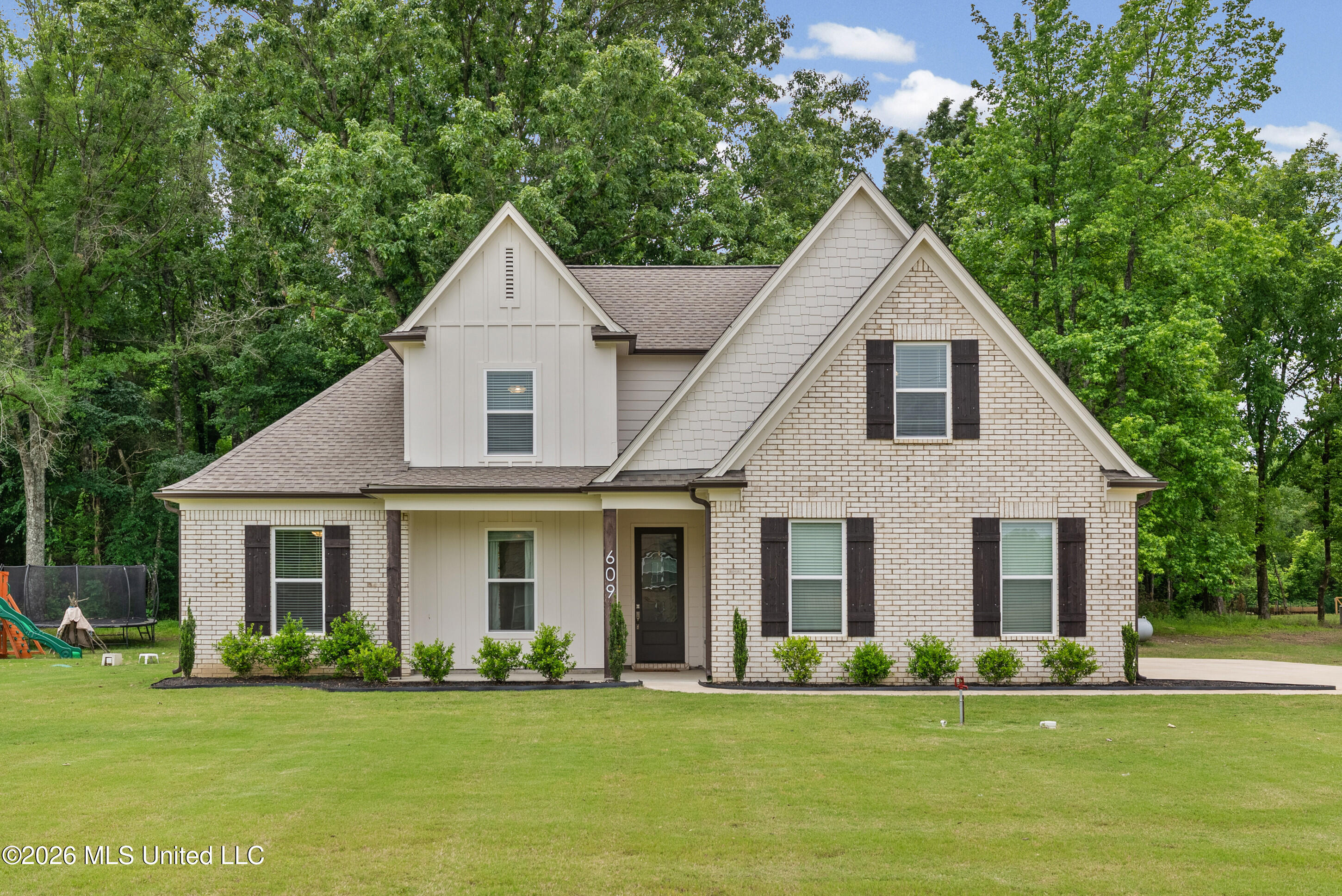 609 Centerline Roper Loop, Byhalia, MS 38611 — photo 2