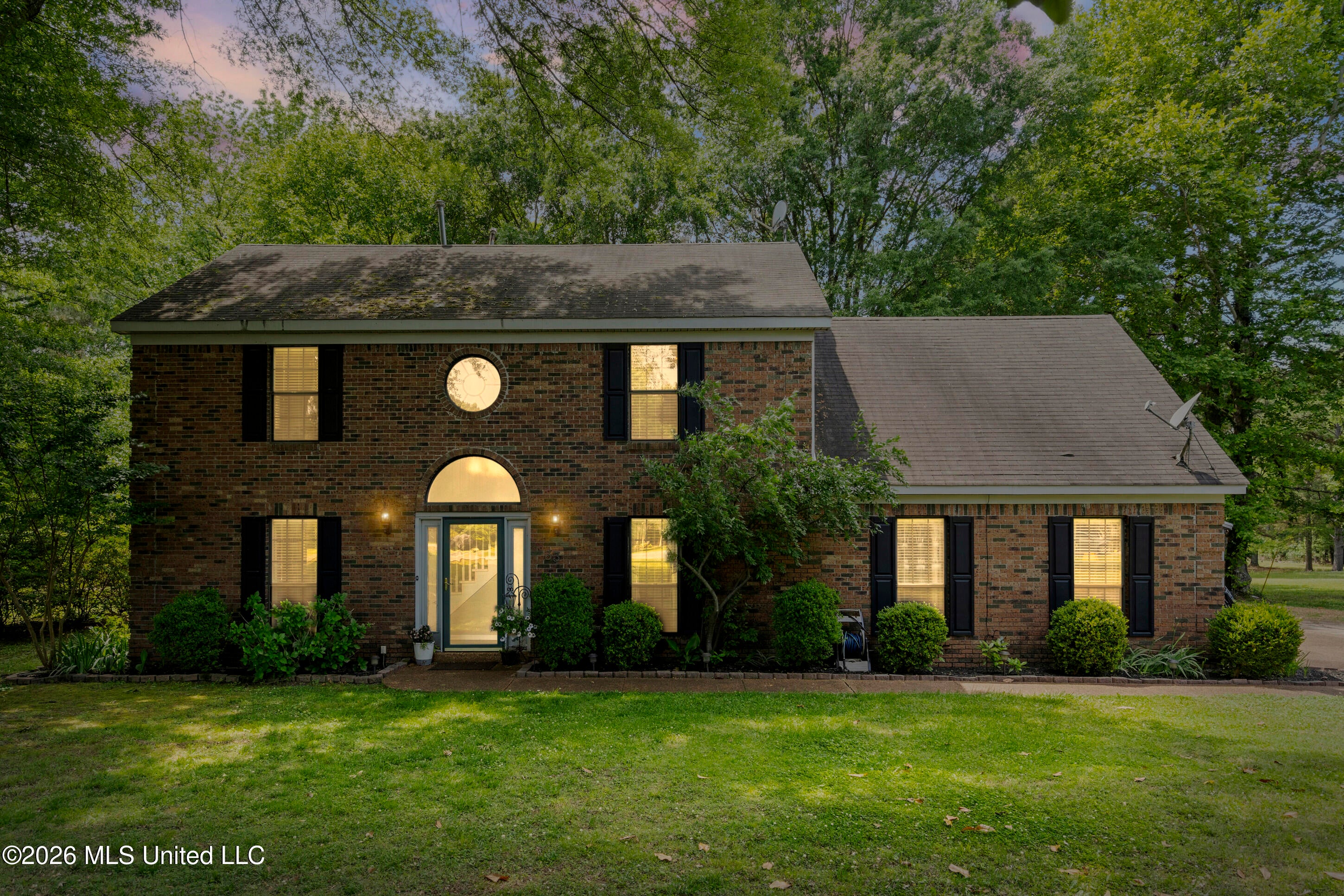 33 E Sweetwater Road — photo