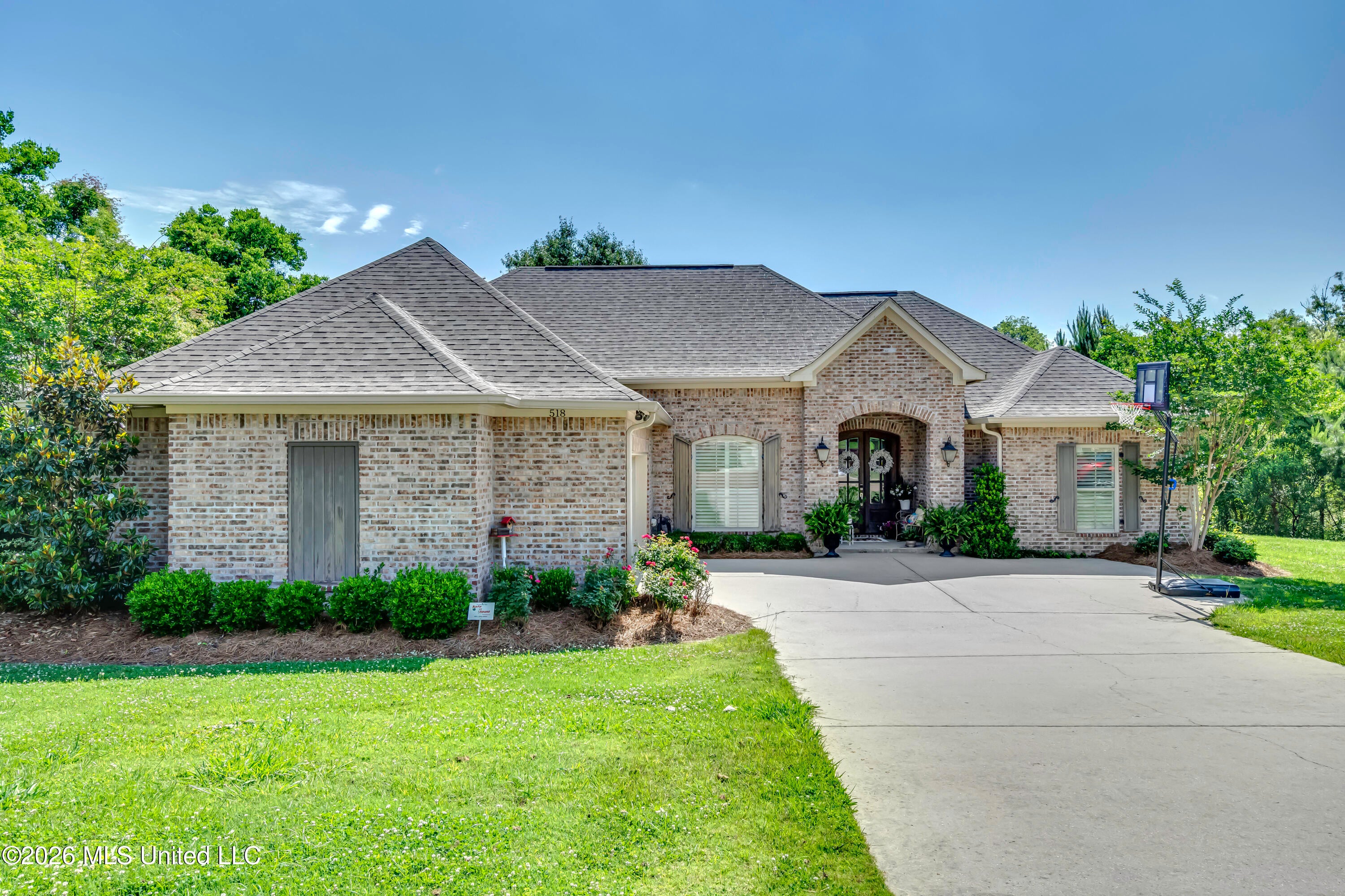 518 Devereaux Drive — photo