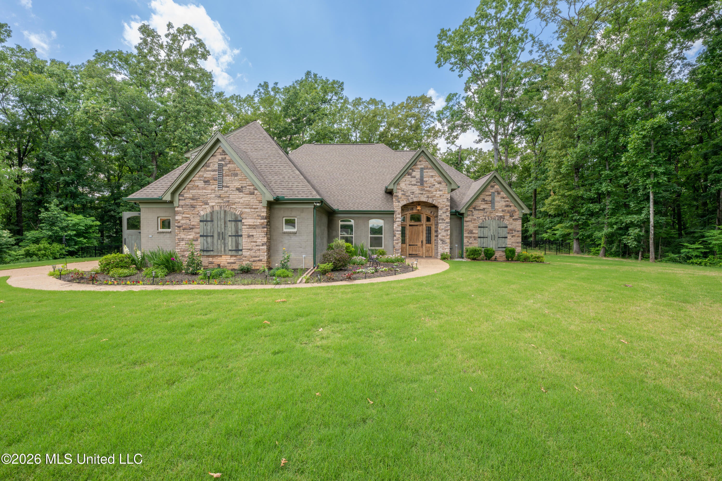 568 Woodford Cove — photo