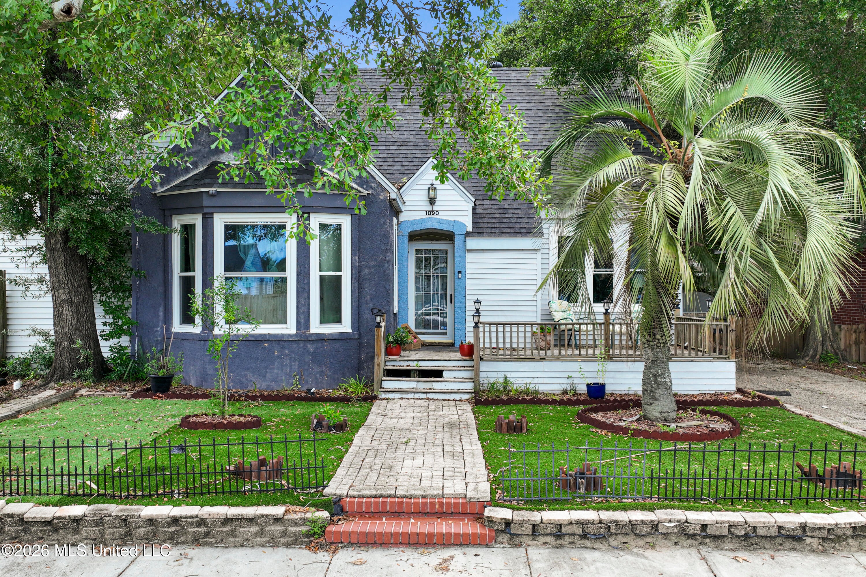 1090 Cherokee Street — photo