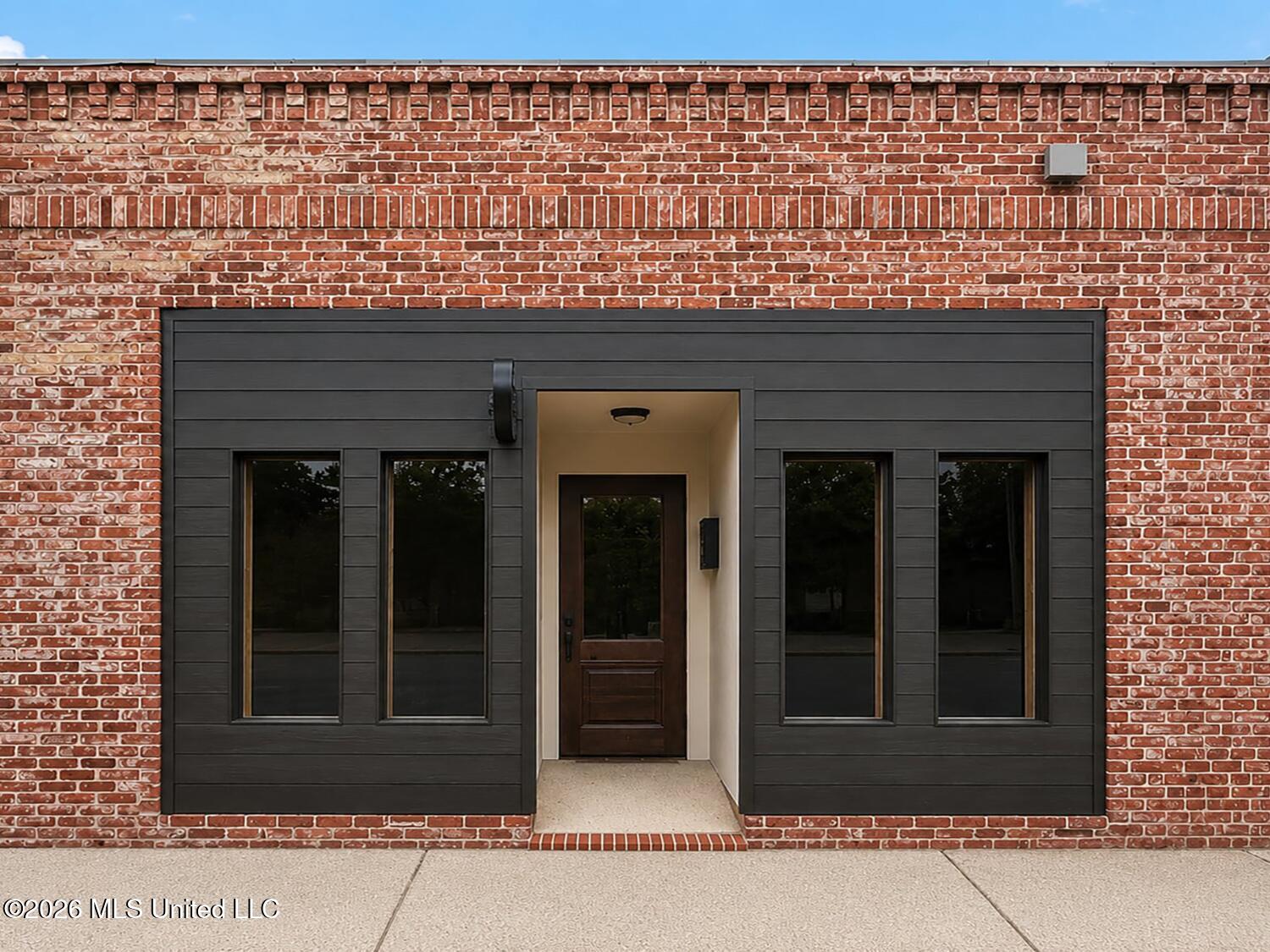 985 Mill Street — photo