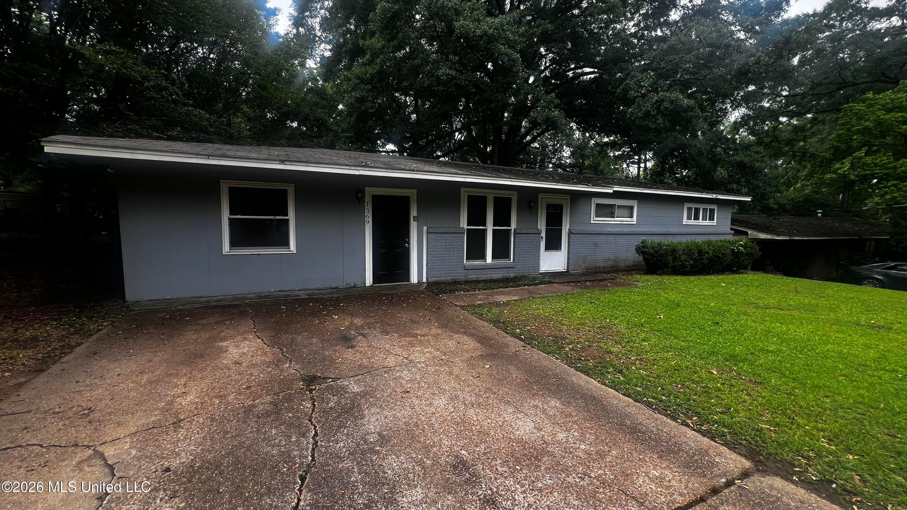 1369 Dianne Drive — photo