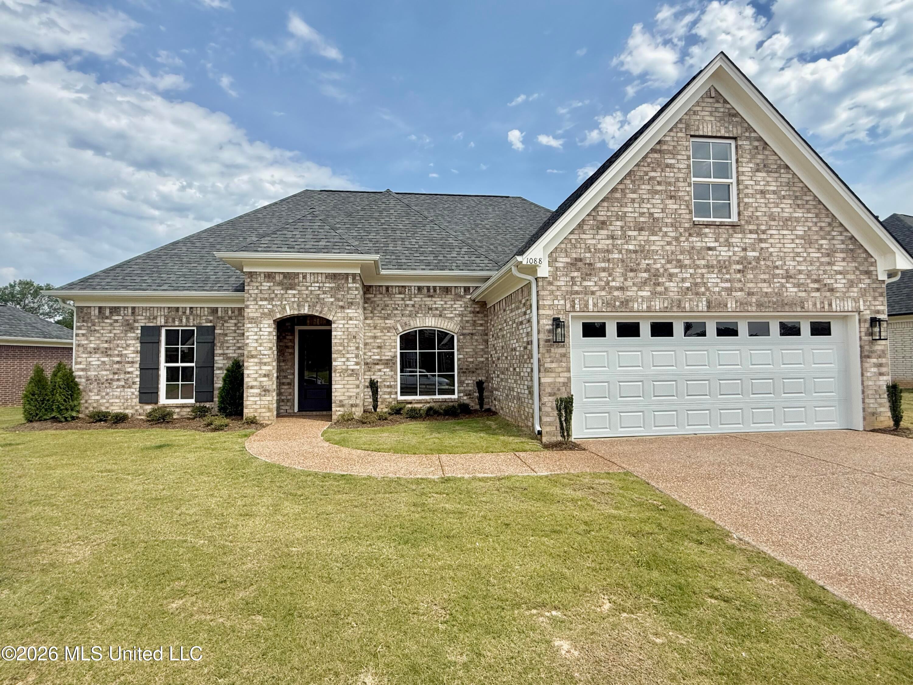 1088 Great Glen Drive — photo