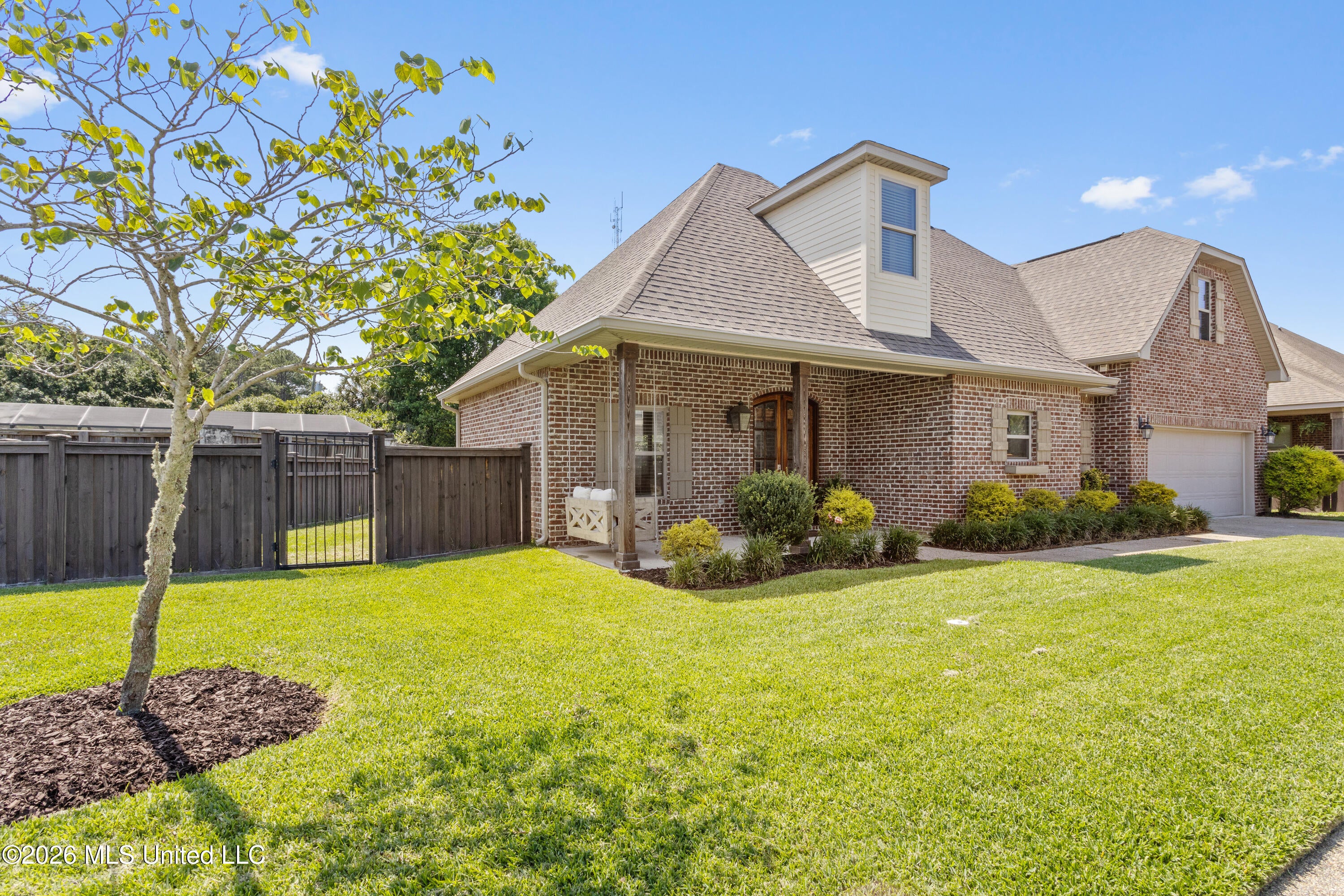 3813 Acadian Village Drive — photo