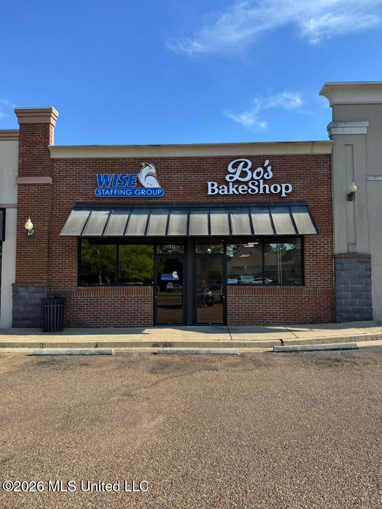 655 Lake Harbour Drive — photo