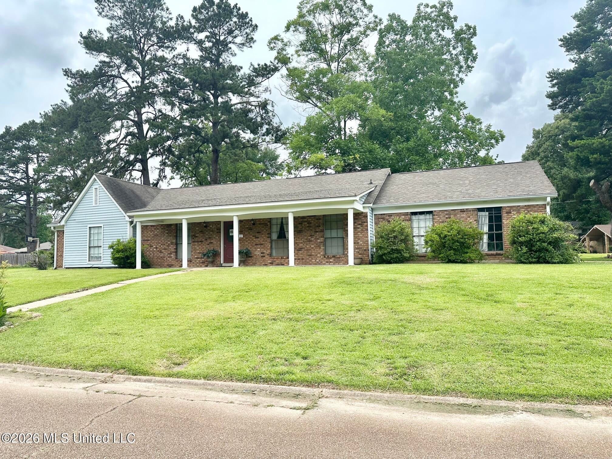 116 Rollingwood Drive — photo