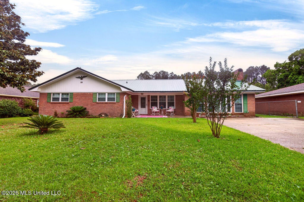 35 Fleetwood Drive — photo