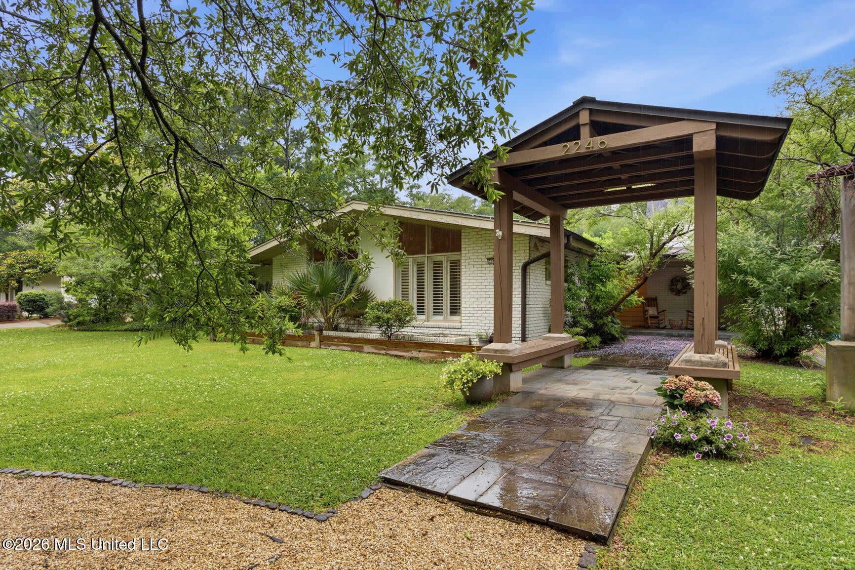 2246 Greenbriar Drive — photo