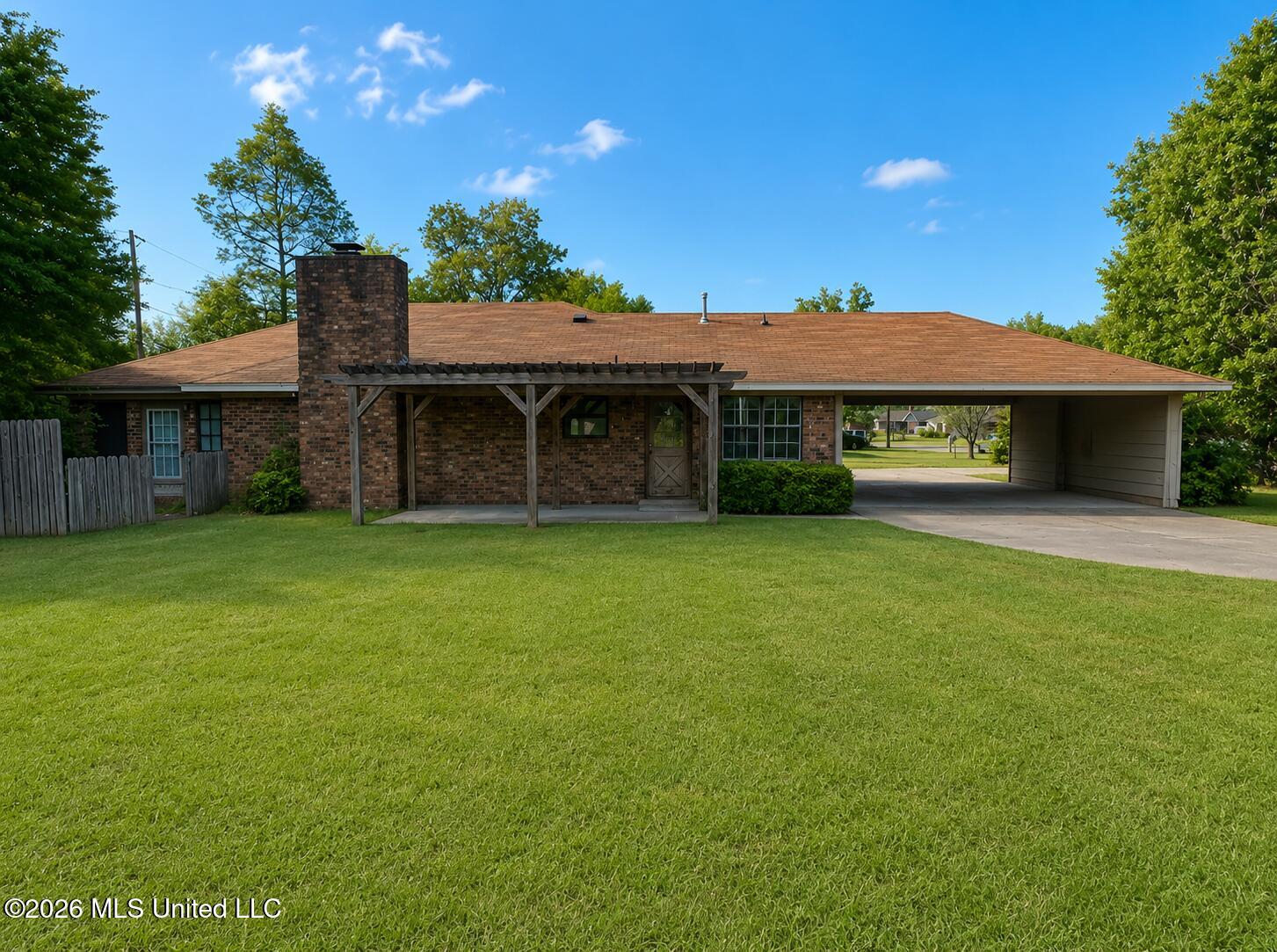 901 Tuckaho Drive — photo