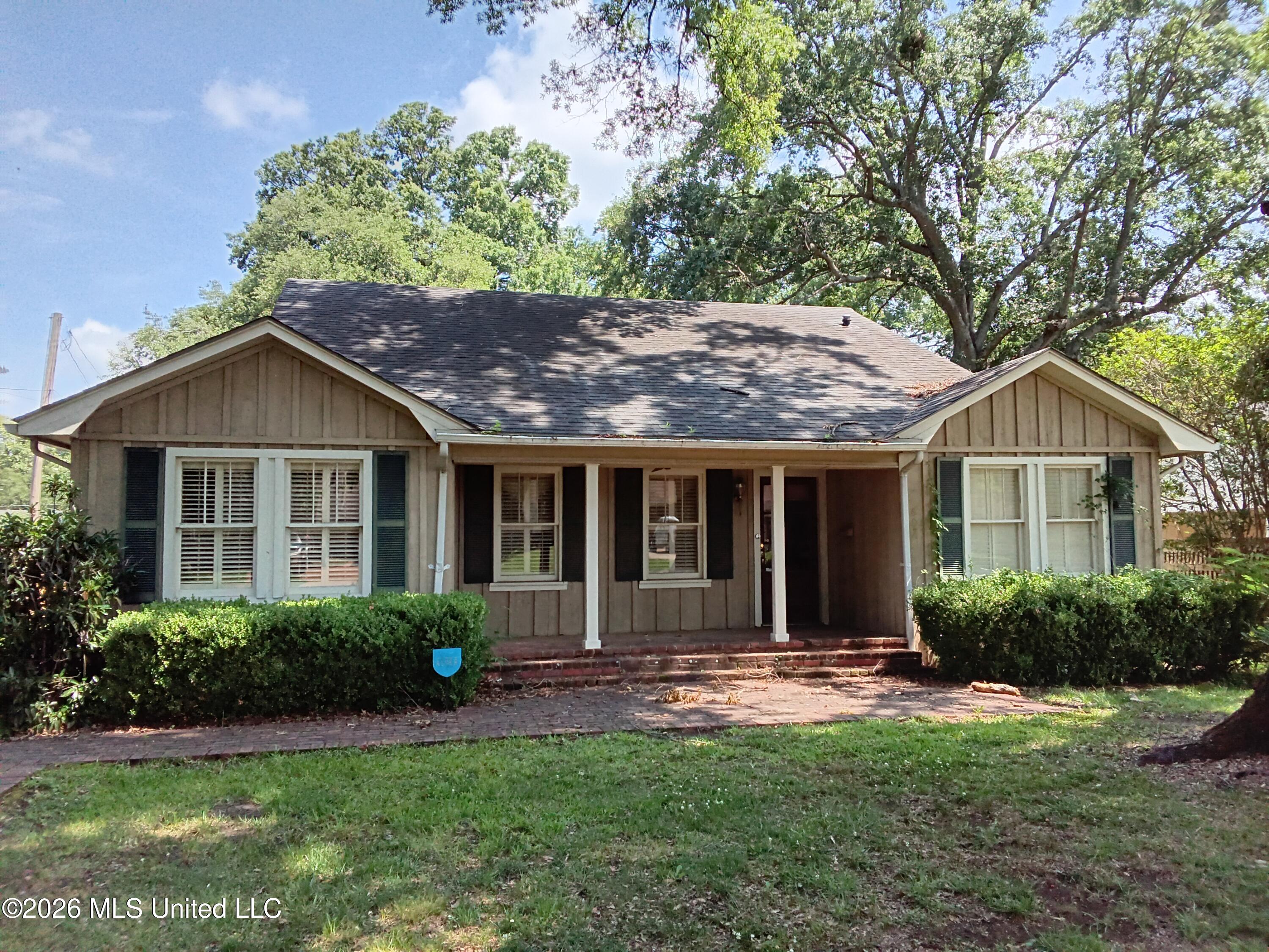 607 E Percy Street — photo