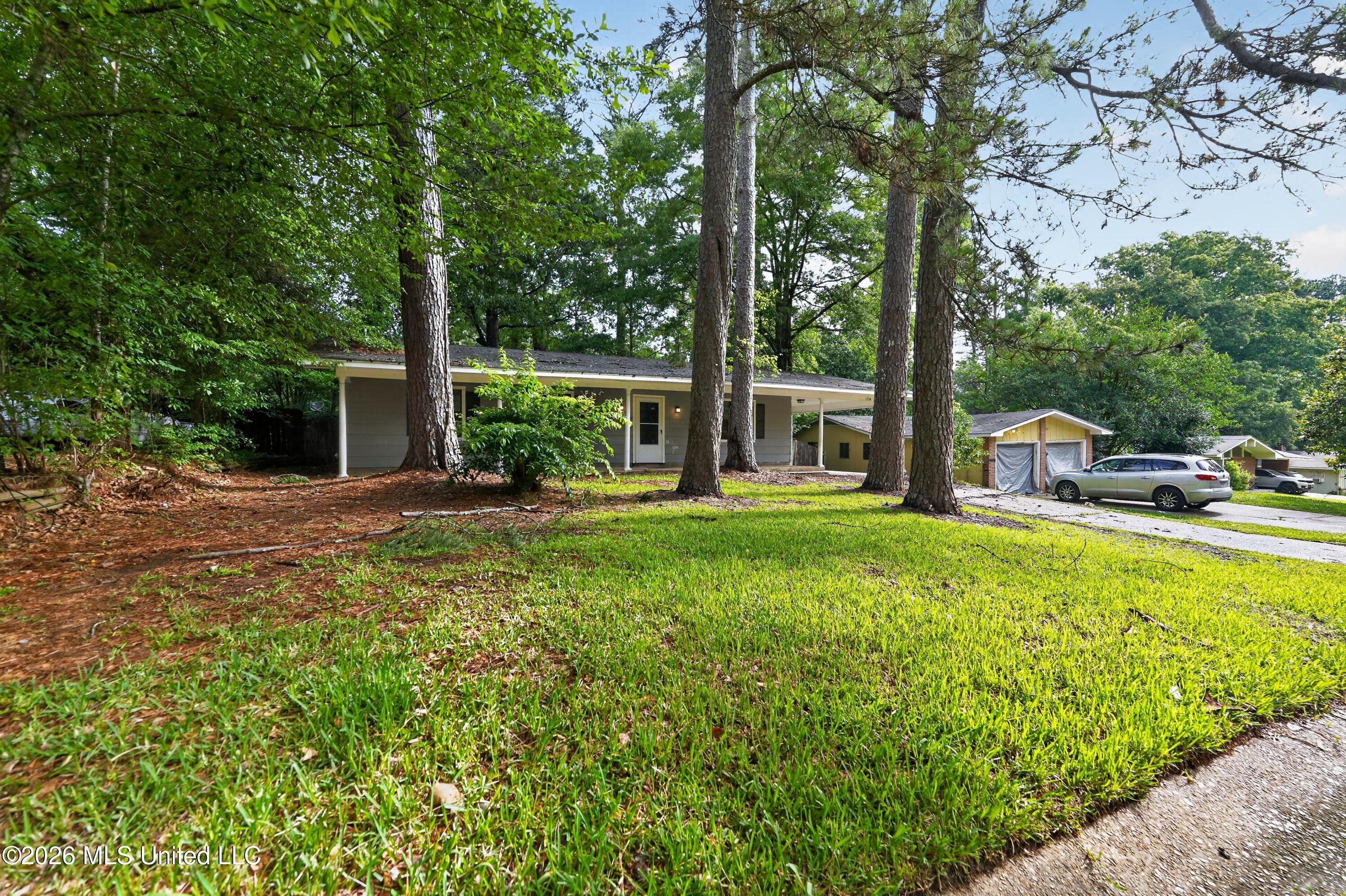 1734 Wood Glen — photo
