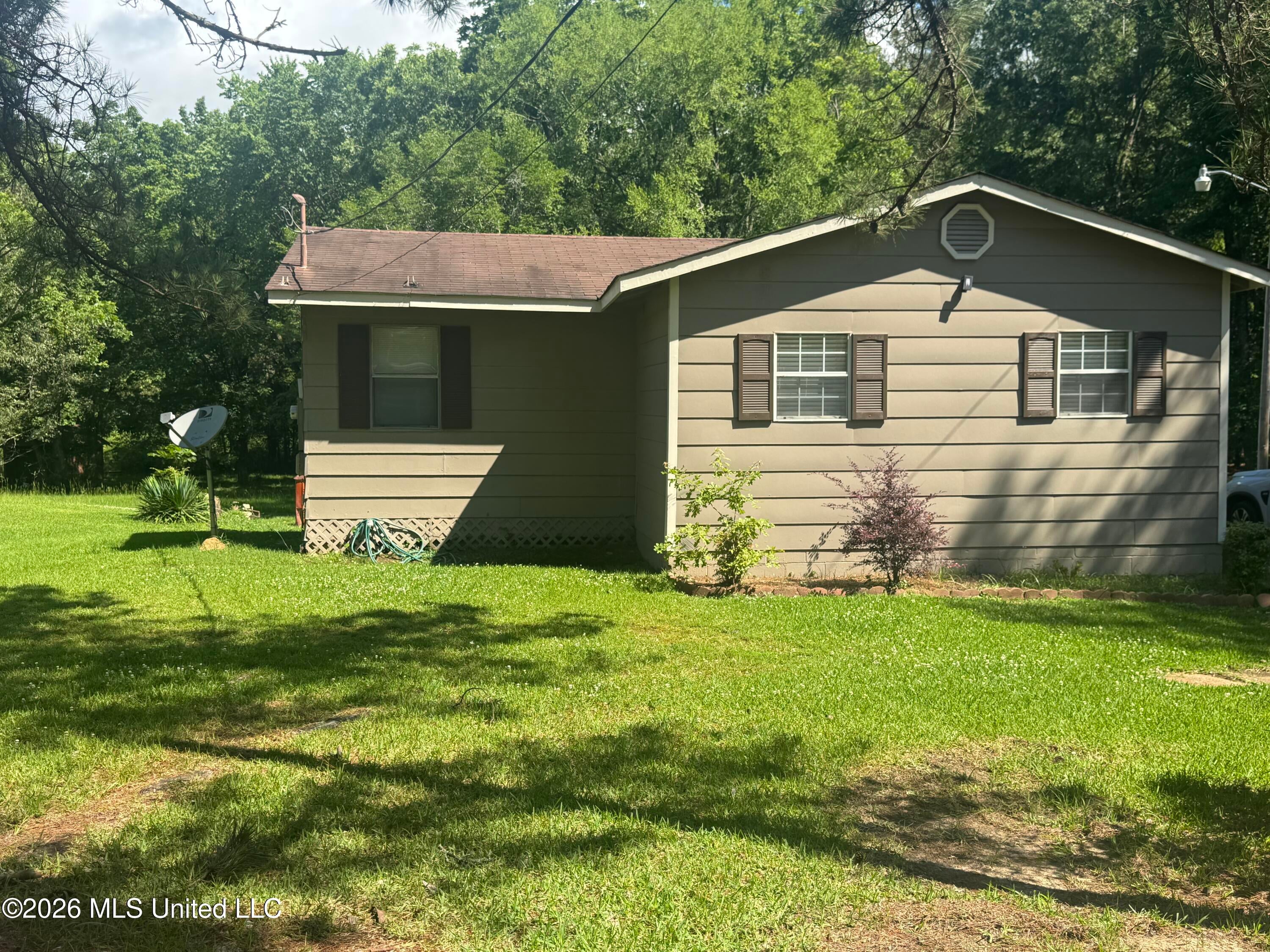 1484 Clinton Raymond Road — photo