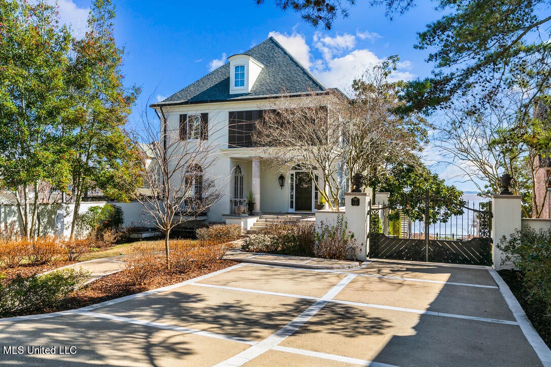 133 Overlook Pointe Drive — photo