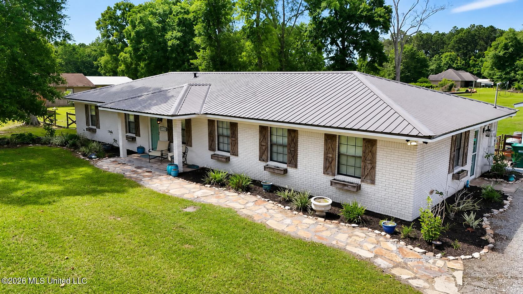 14704 Pine Ridge Road — photo