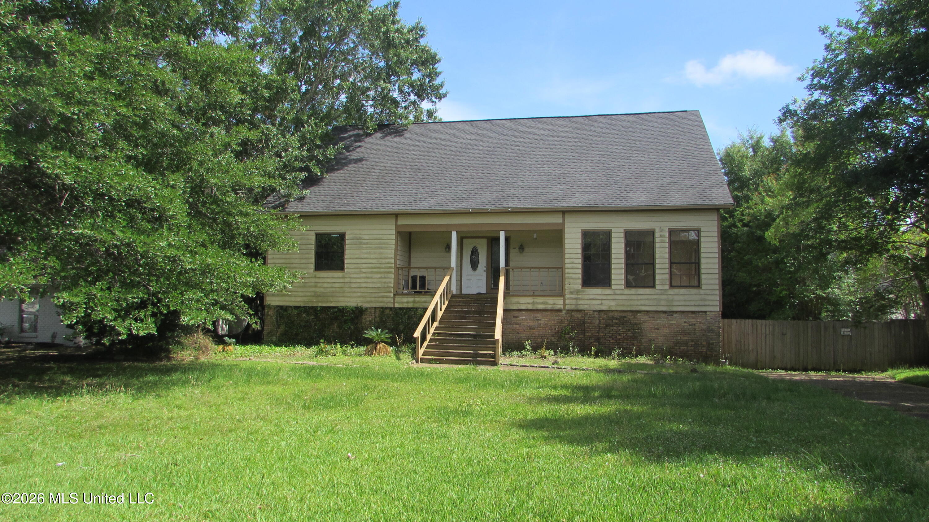 14 Greenbriar Drive — photo