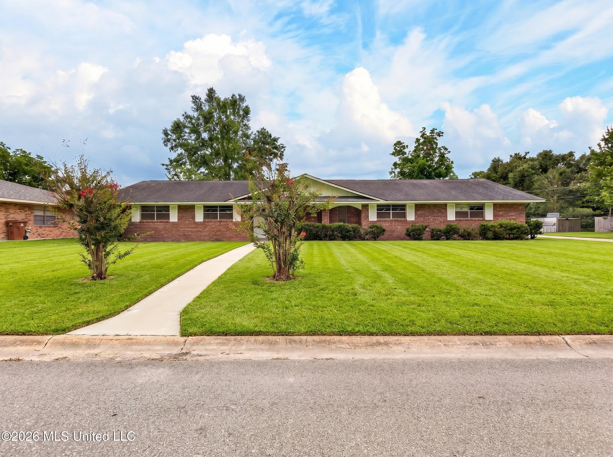 6 Pecan Circle — photo