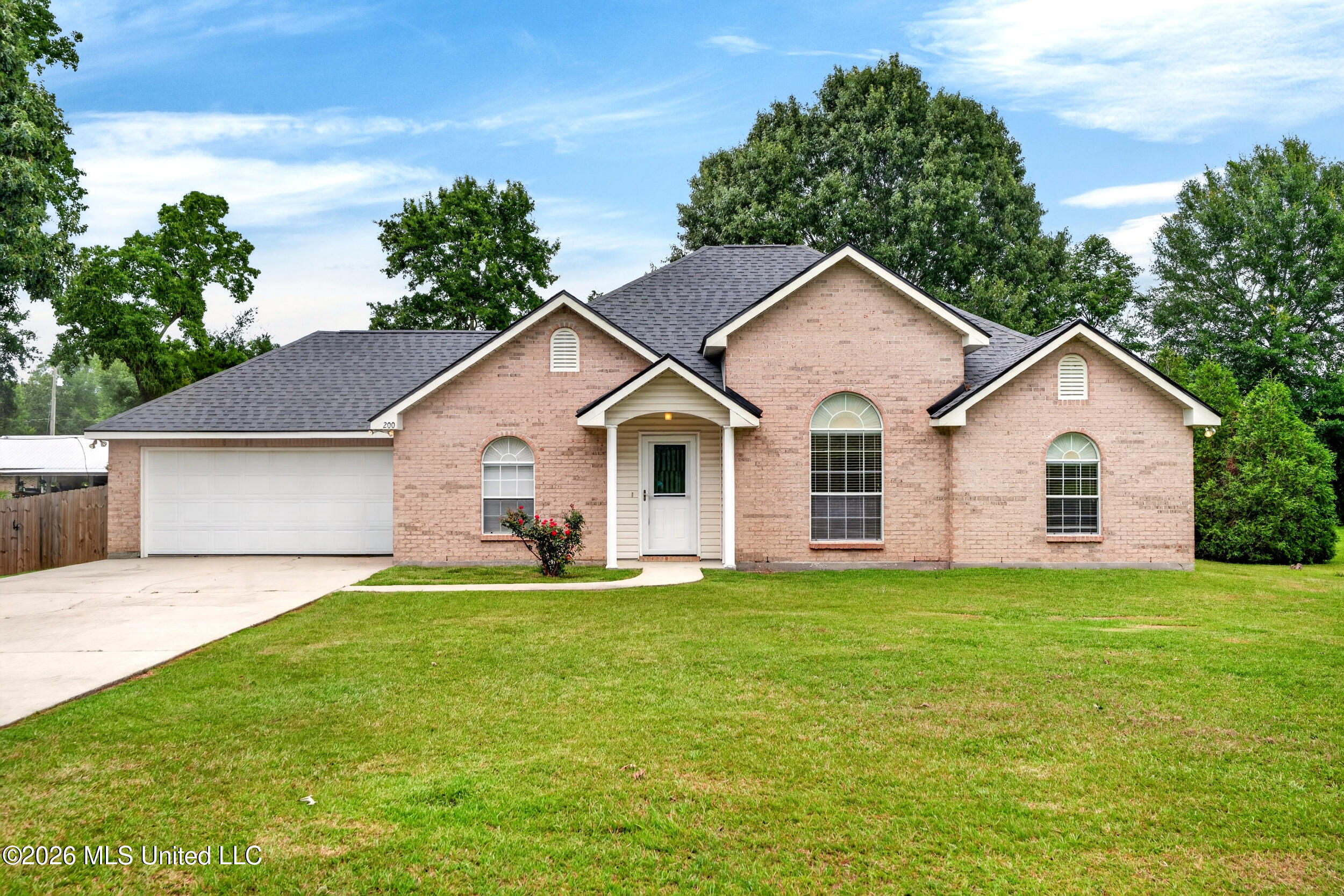 200 Glenwood Drive — photo