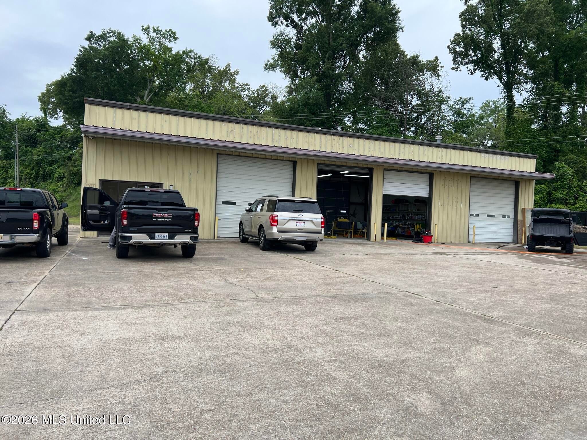 302 John R Junkin Drive — photo