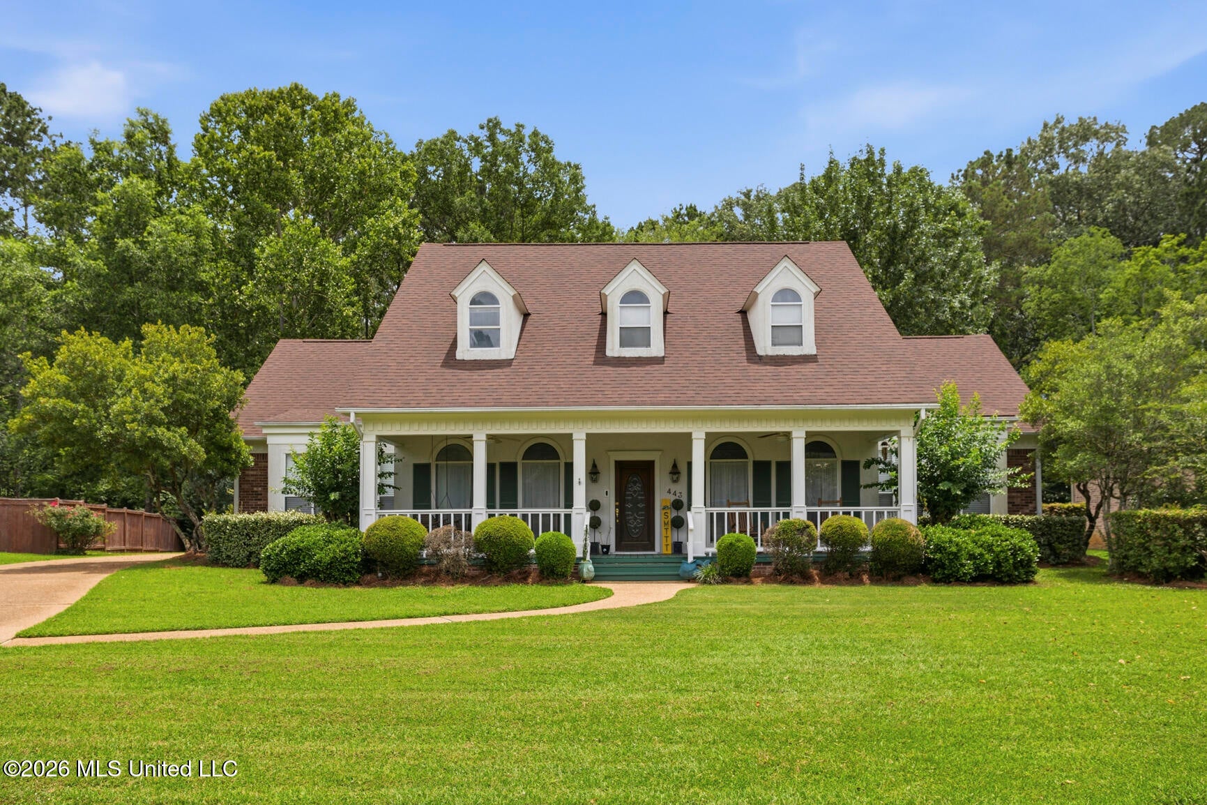 443 Woodlands Circle — photo
